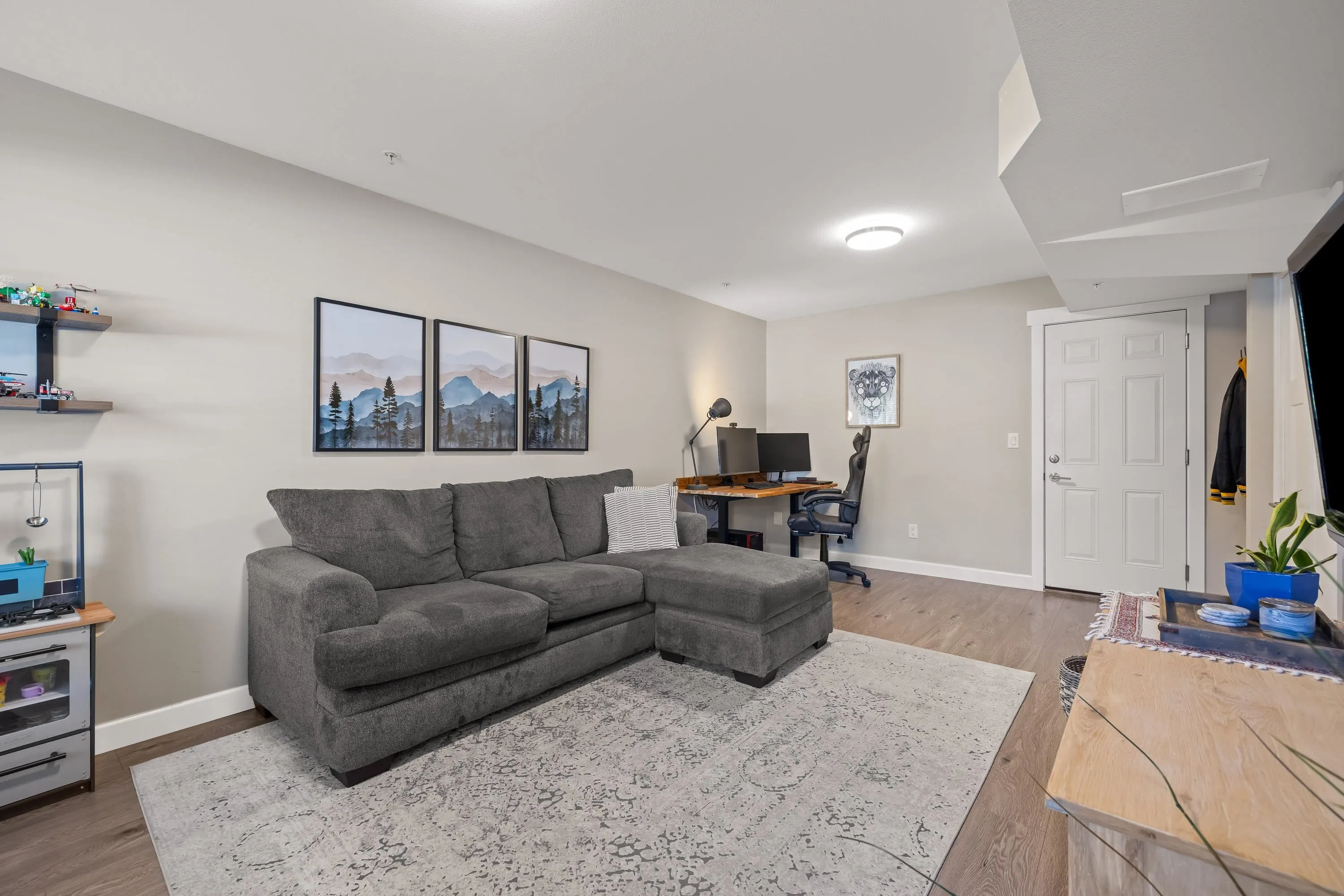 2 7059 210 Street