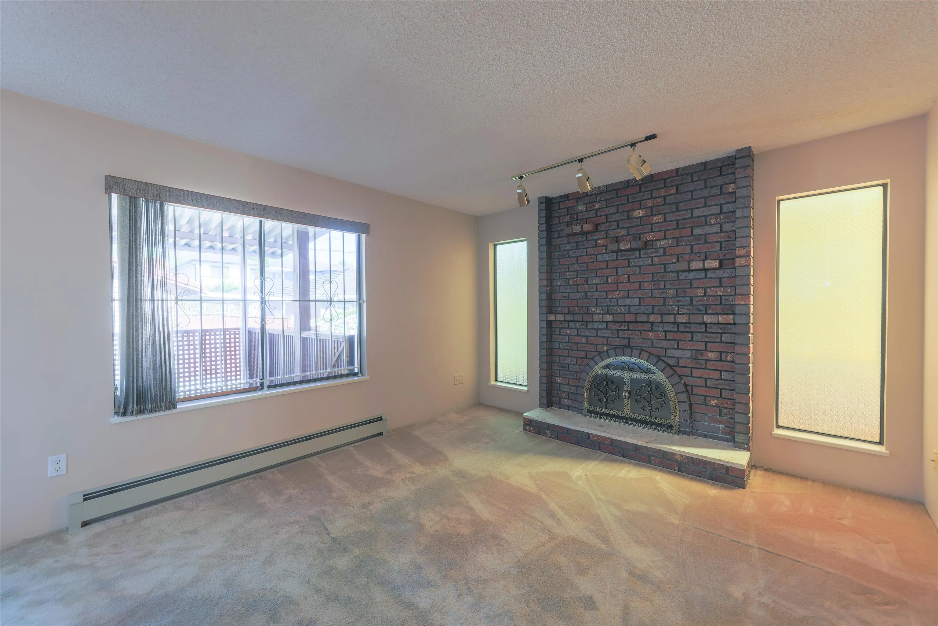 879 W 62nd Avenue