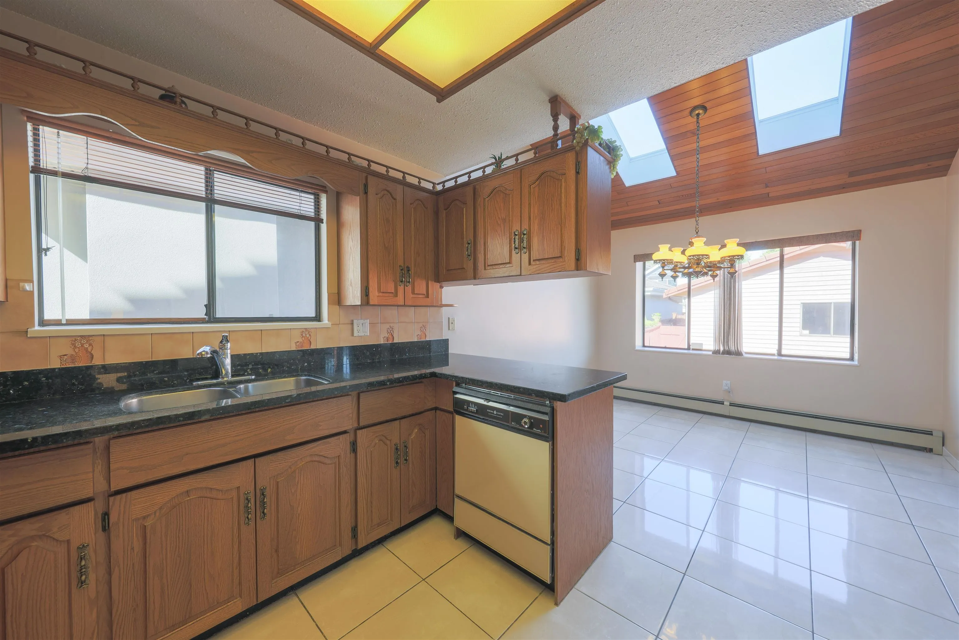 879 W 62nd Avenue