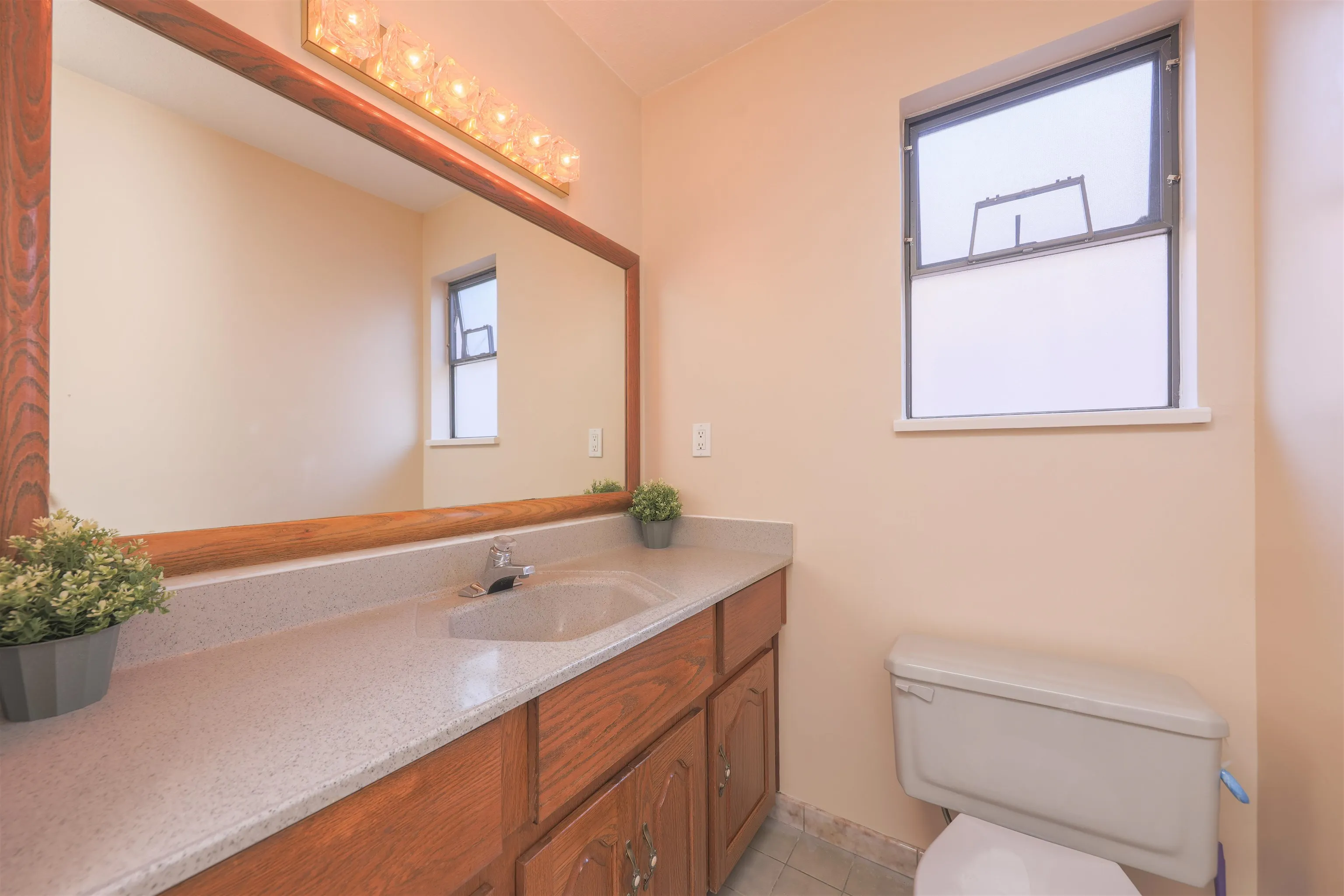 879 W 62nd Avenue