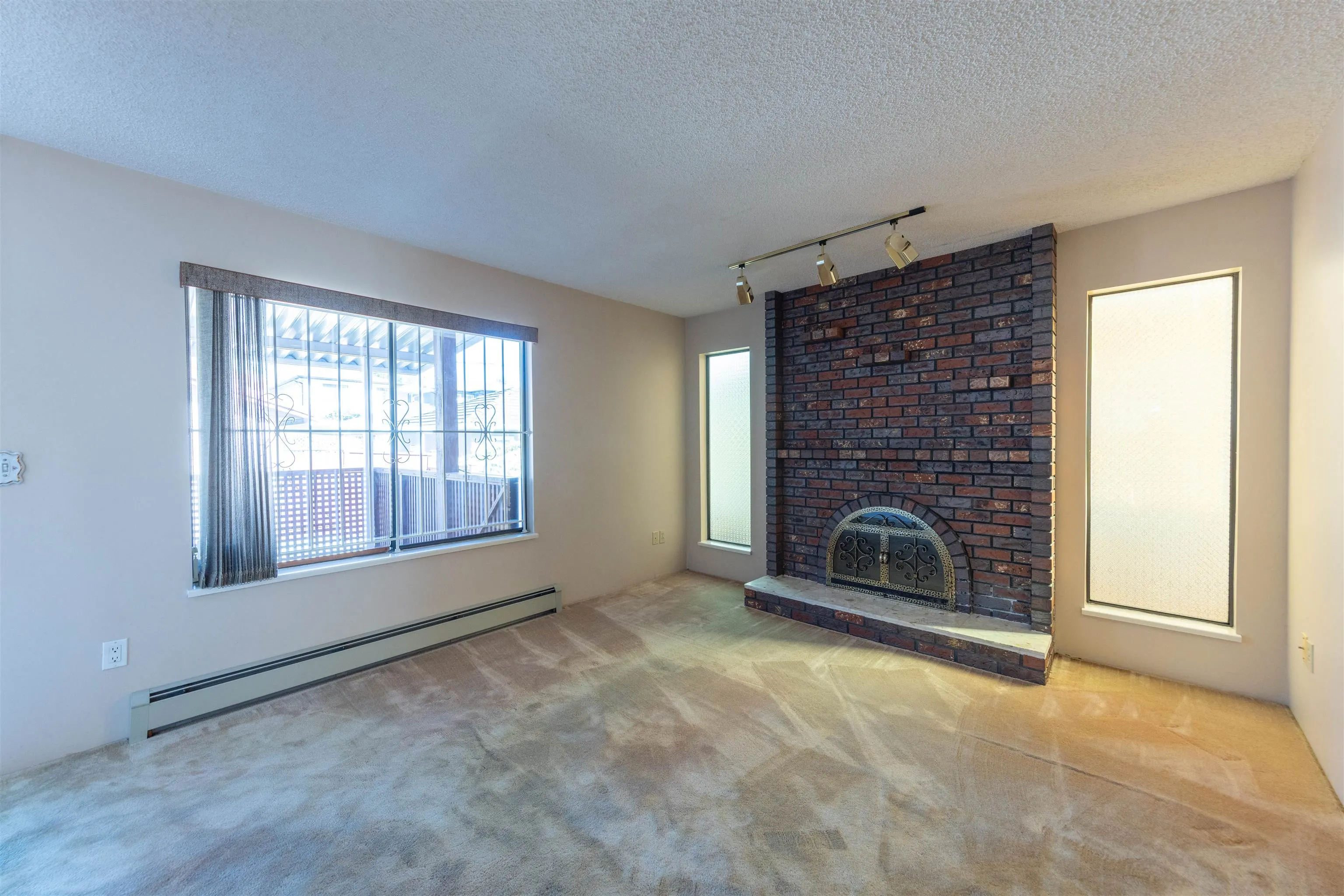879 W 62nd Avenue