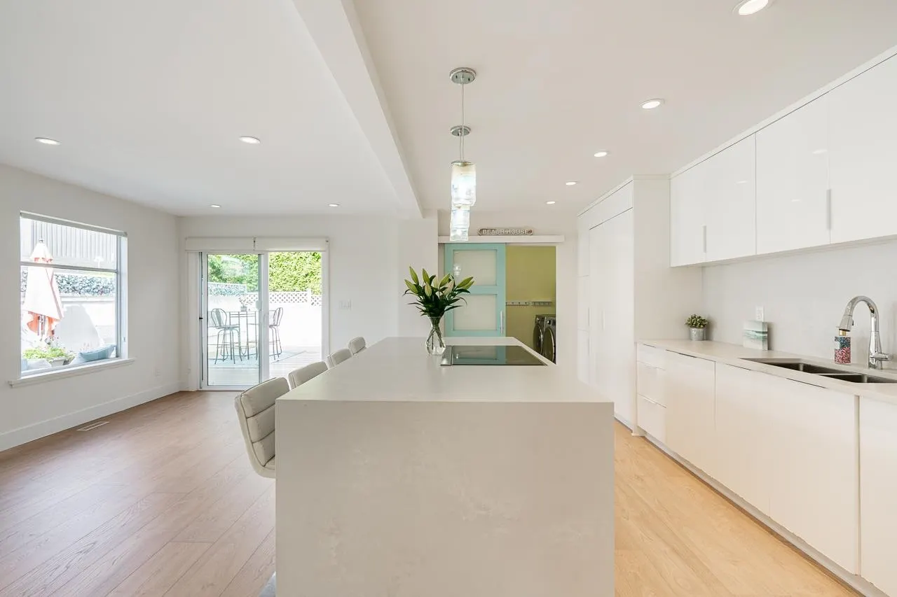 15549 Victoria Avenue