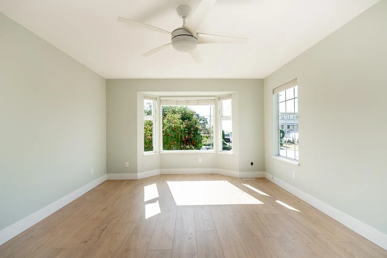 15549 Victoria Avenue