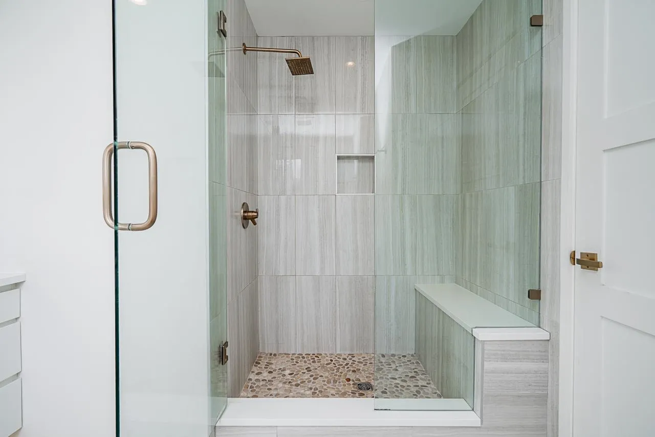 15549 Victoria Avenue