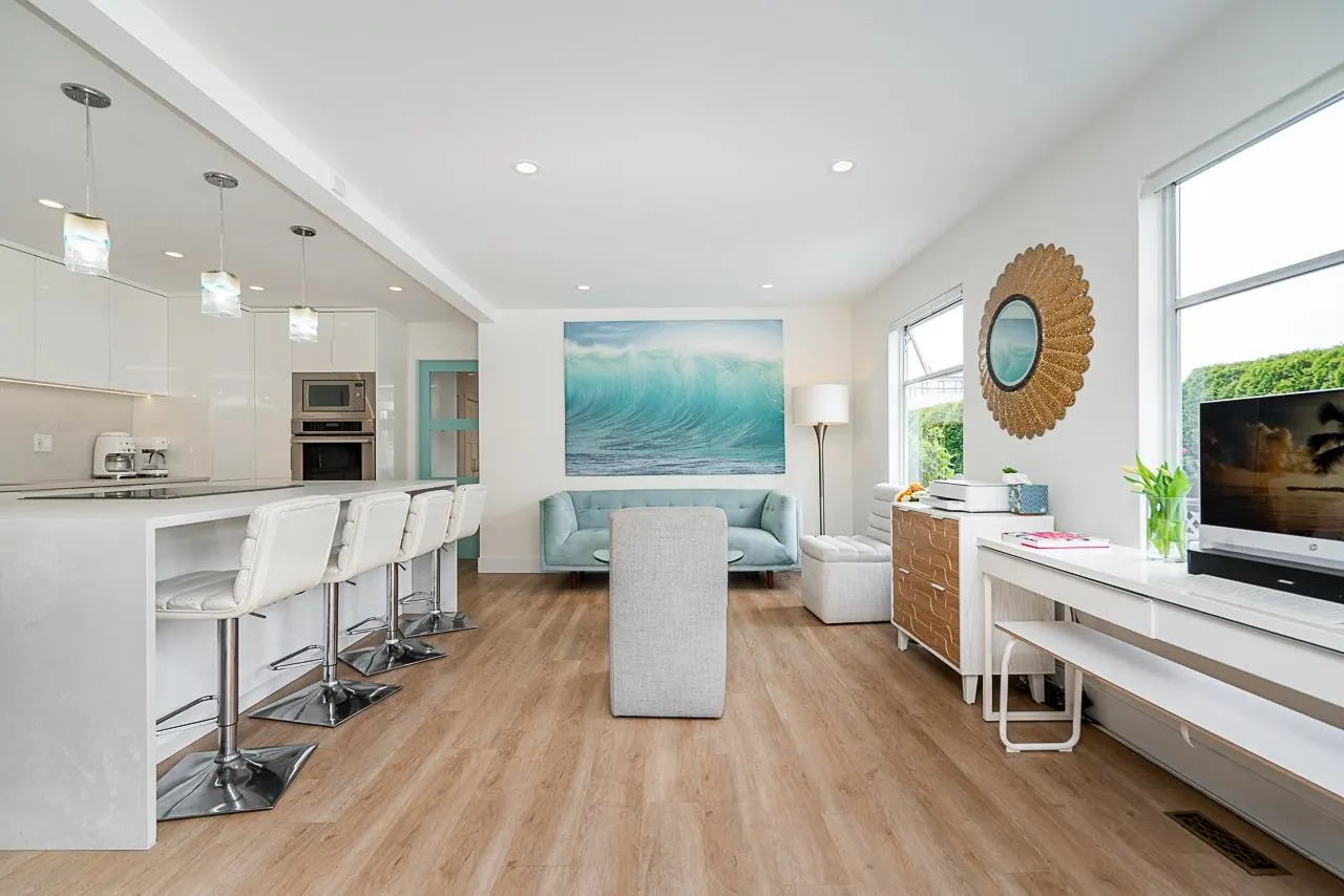 15549 Victoria Avenue