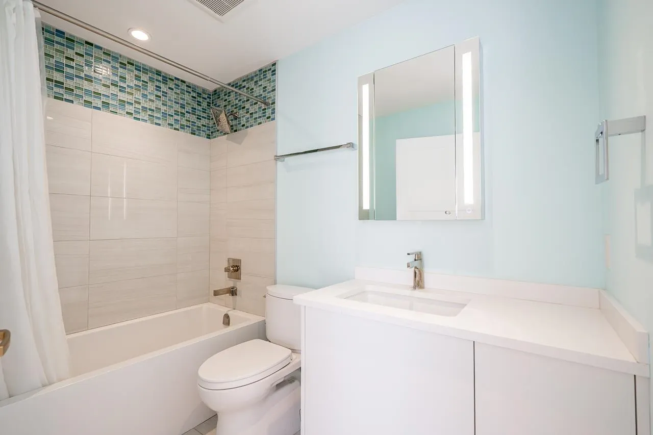 15549 Victoria Avenue