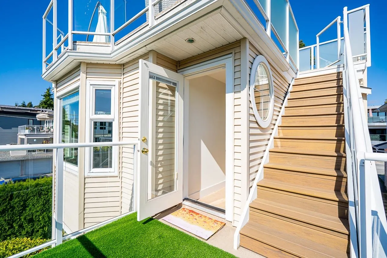 15549 Victoria Avenue