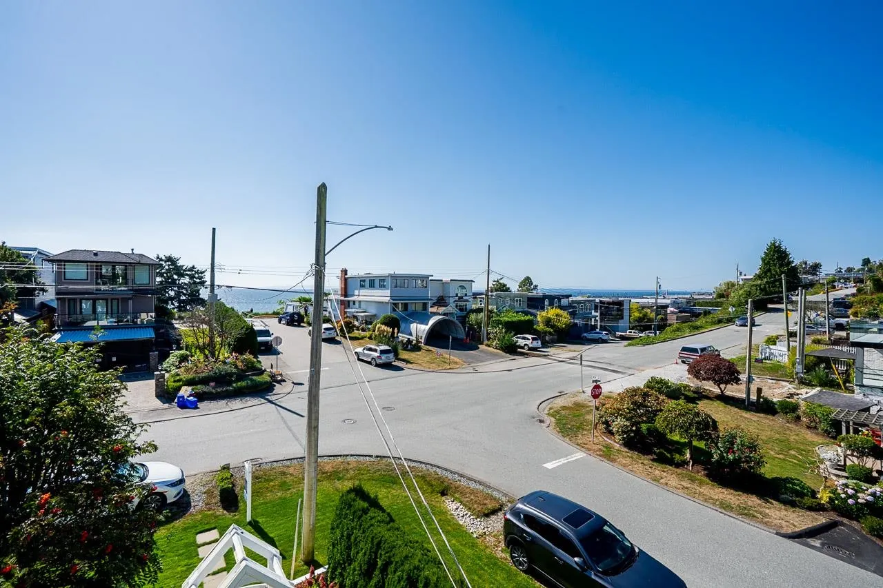 15549 Victoria Avenue