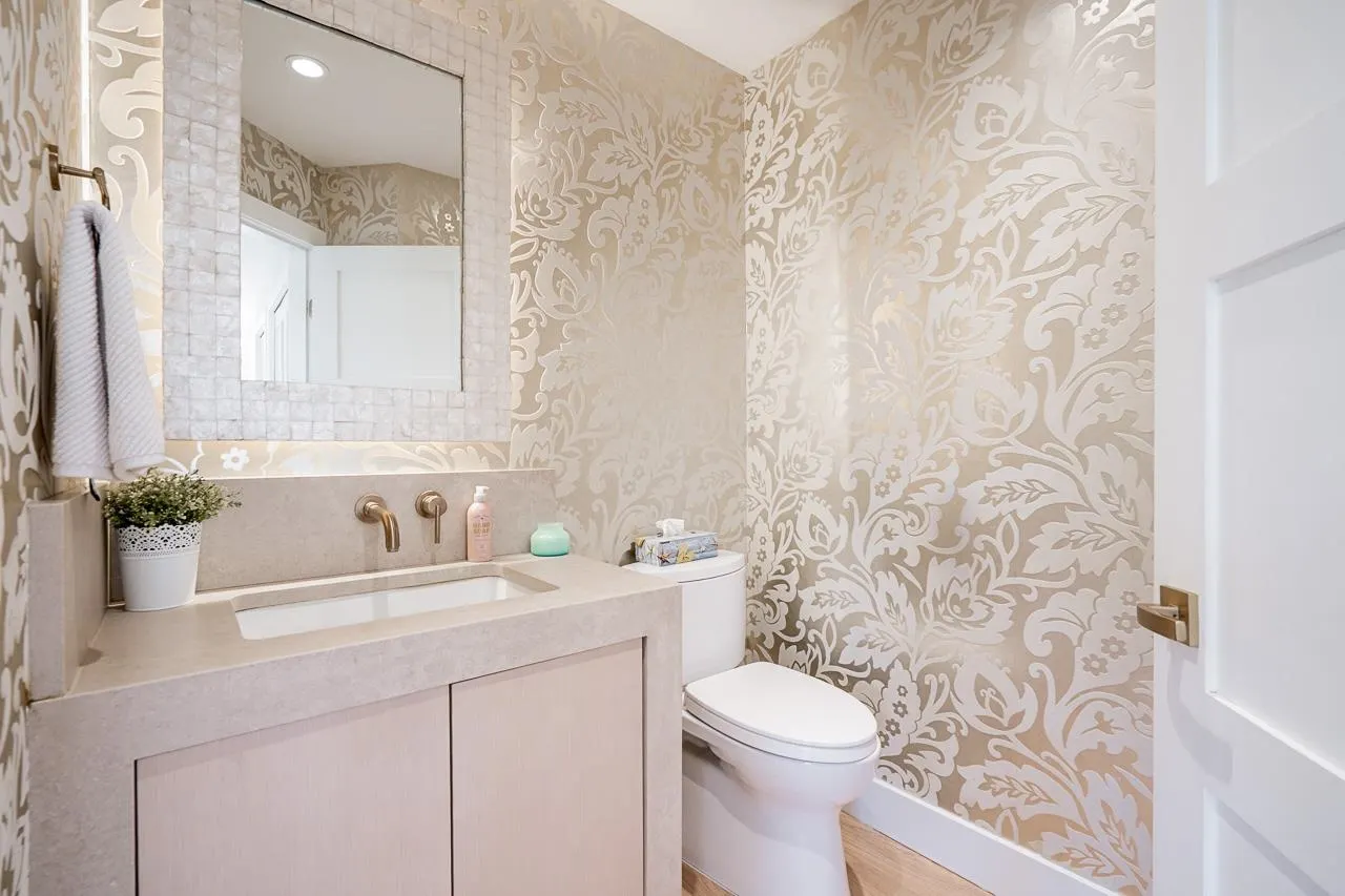 15549 Victoria Avenue