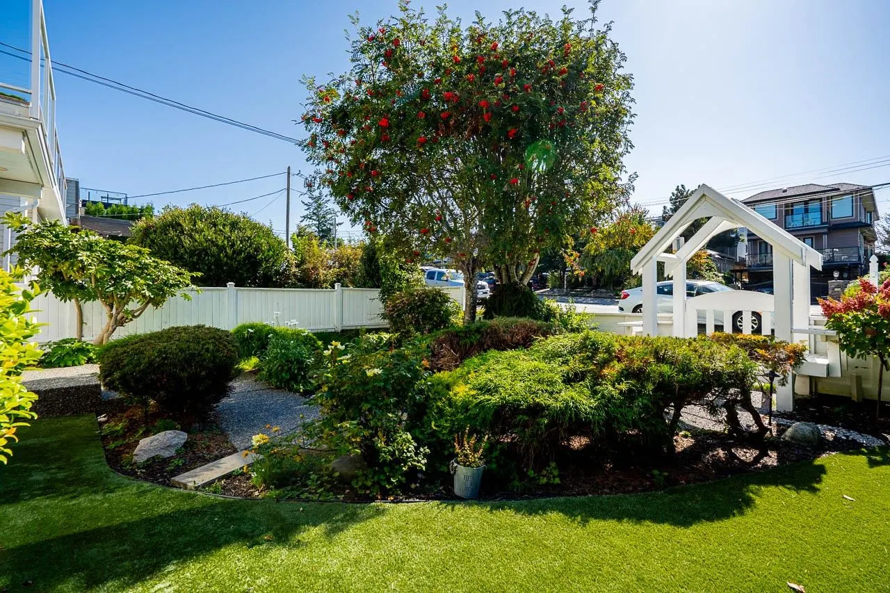 15549 Victoria Avenue