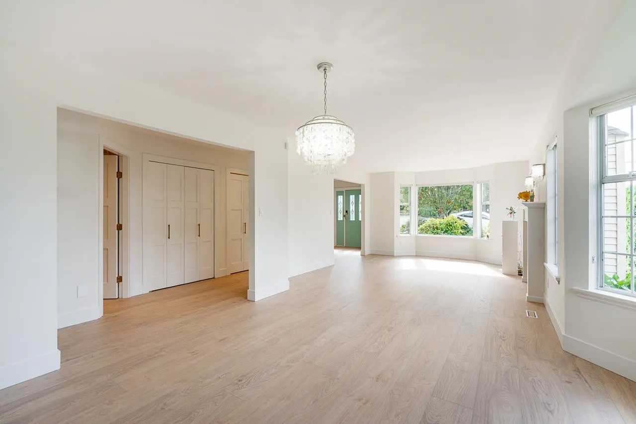 15549 Victoria Avenue