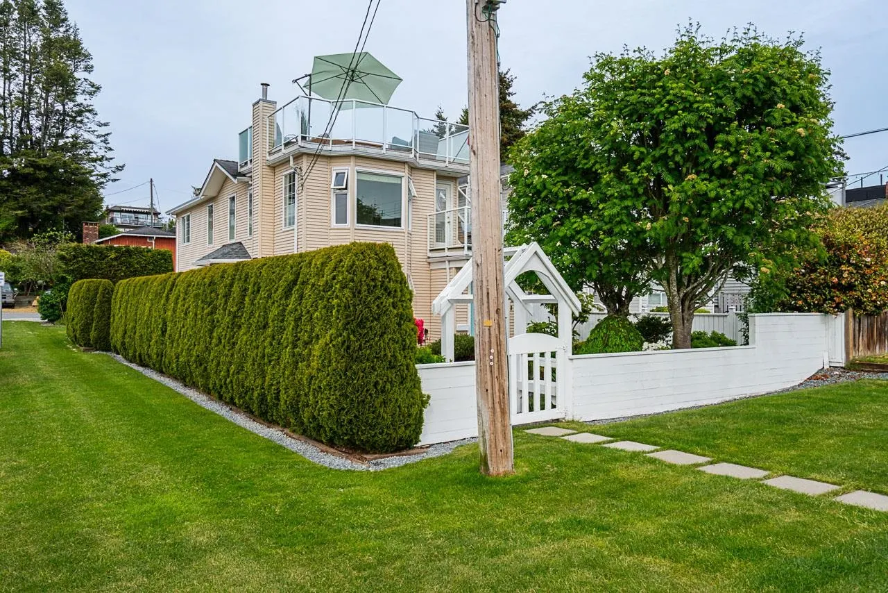 15549 Victoria Avenue