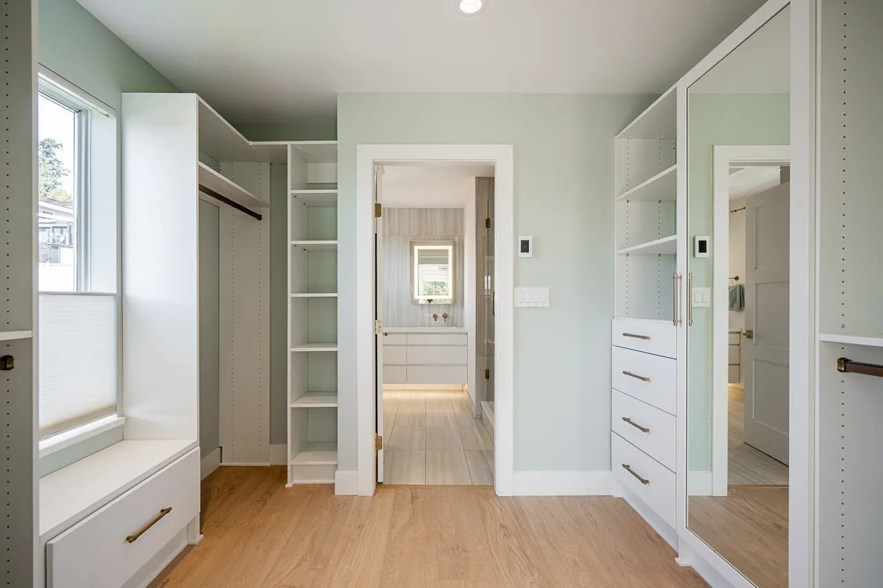 15549 Victoria Avenue