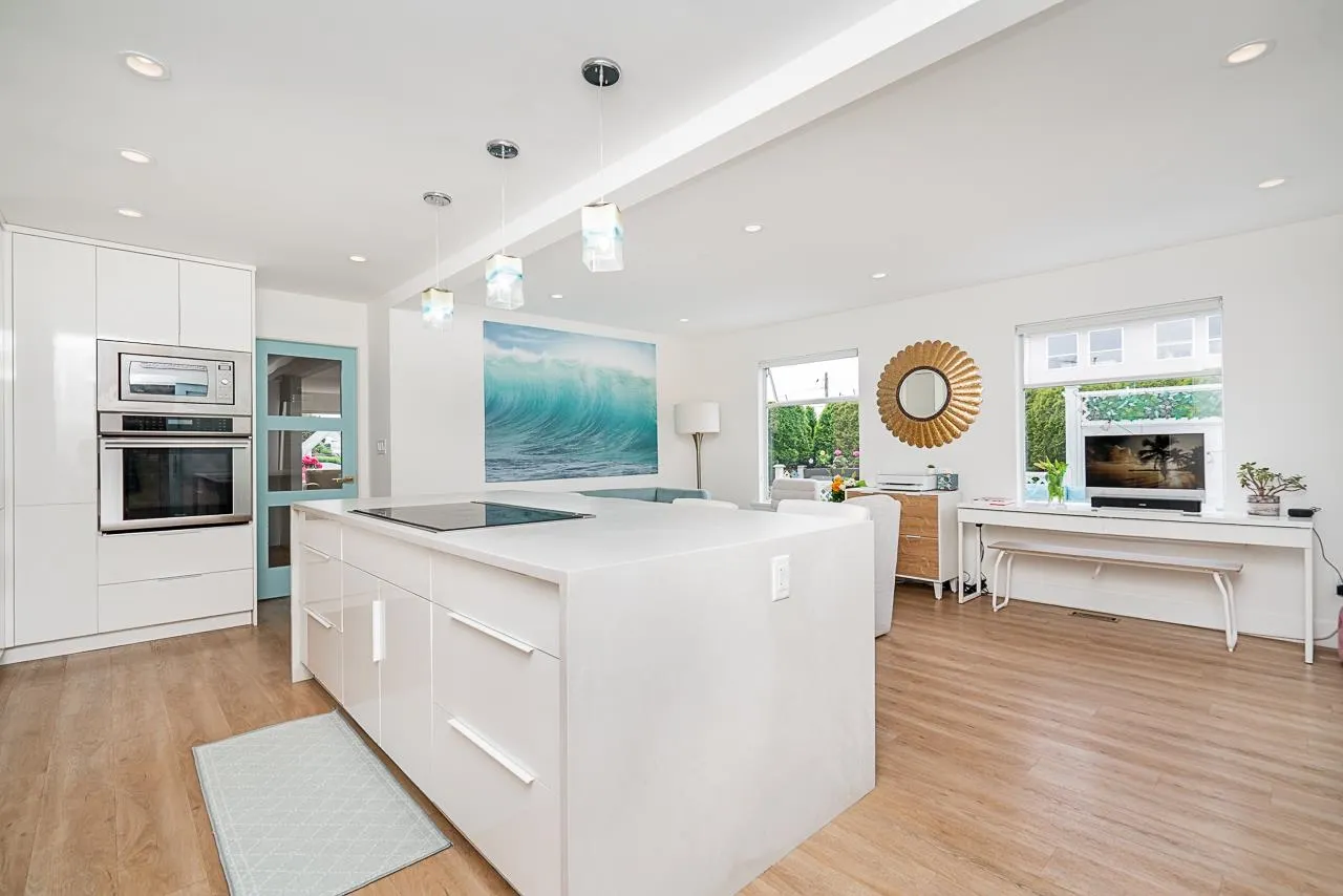 15549 Victoria Avenue