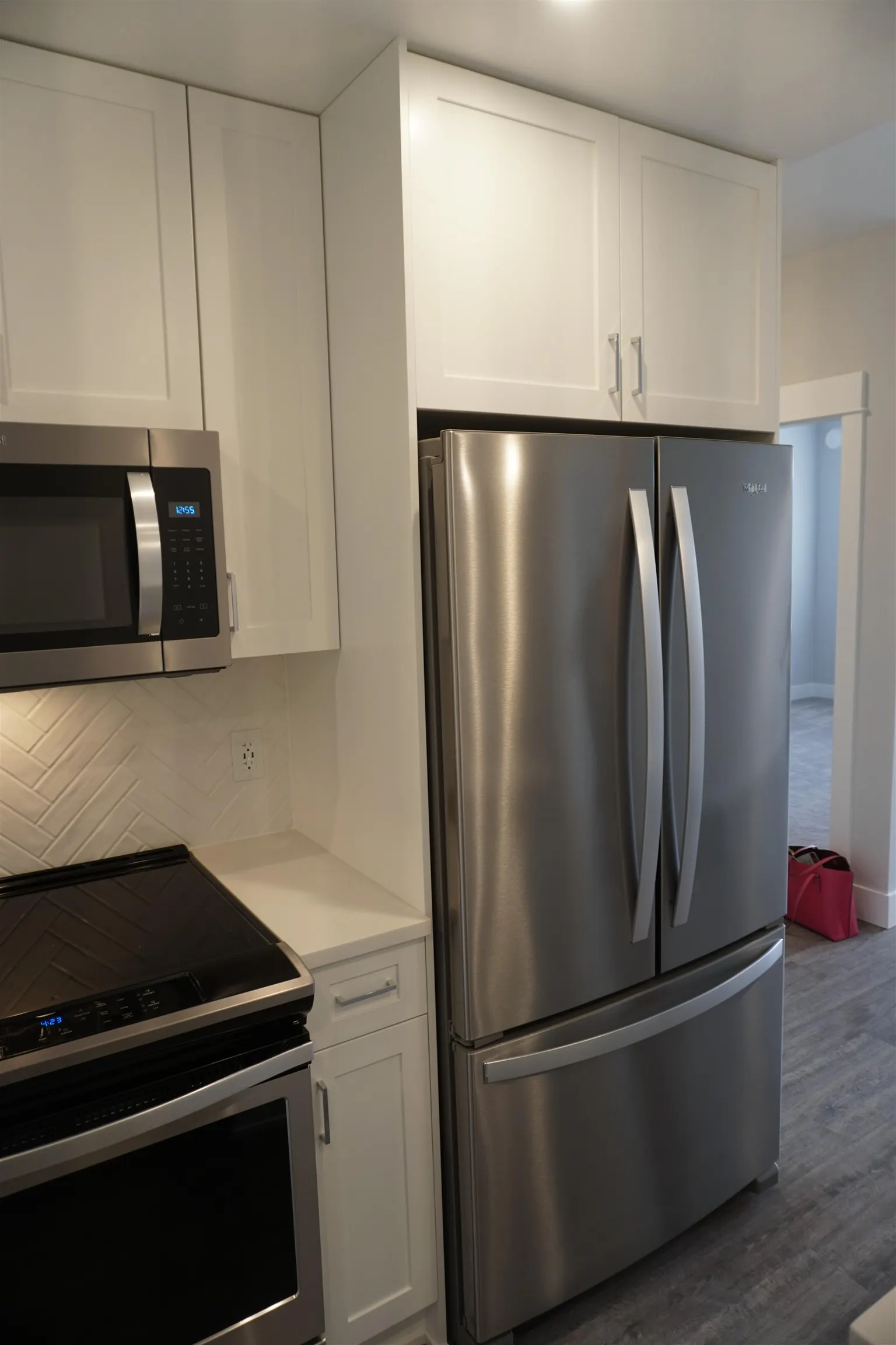 4607 2180 Kelly Avenue