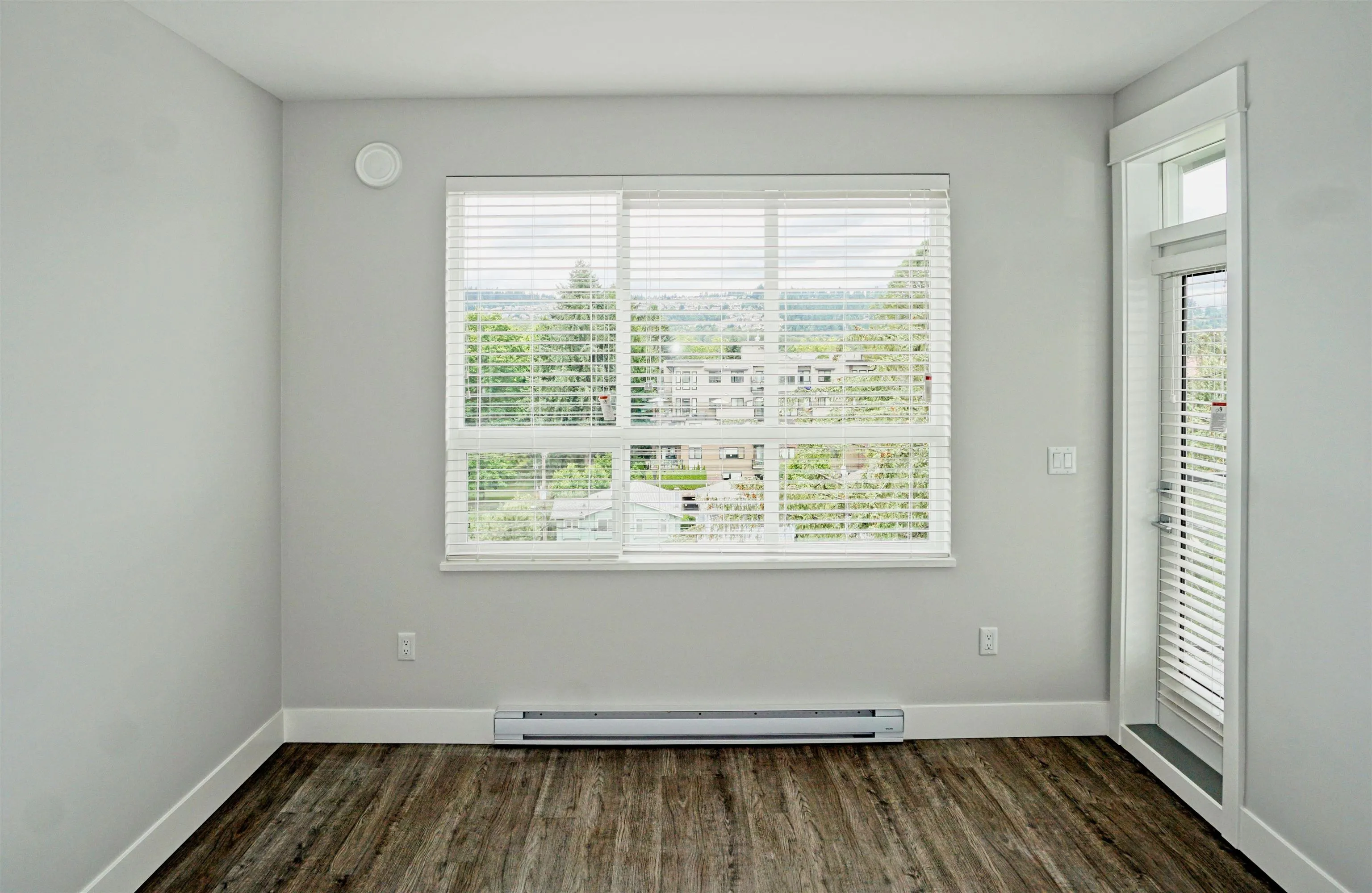 4607 2180 Kelly Avenue