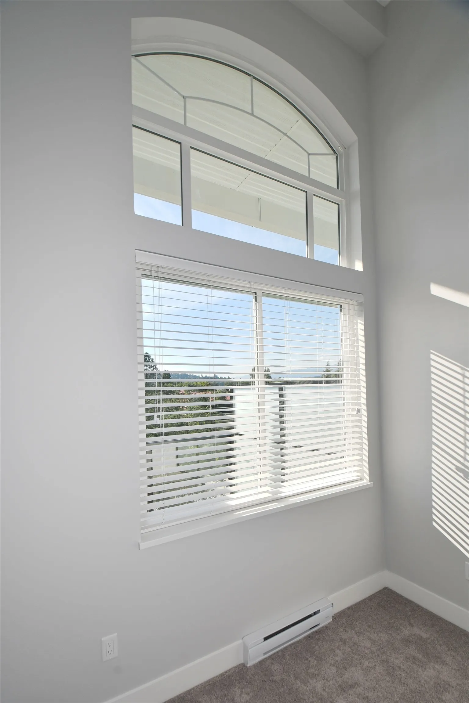 4607 2180 Kelly Avenue