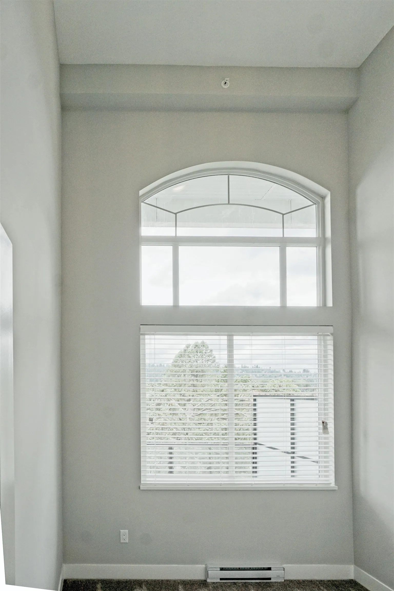 4607 2180 Kelly Avenue