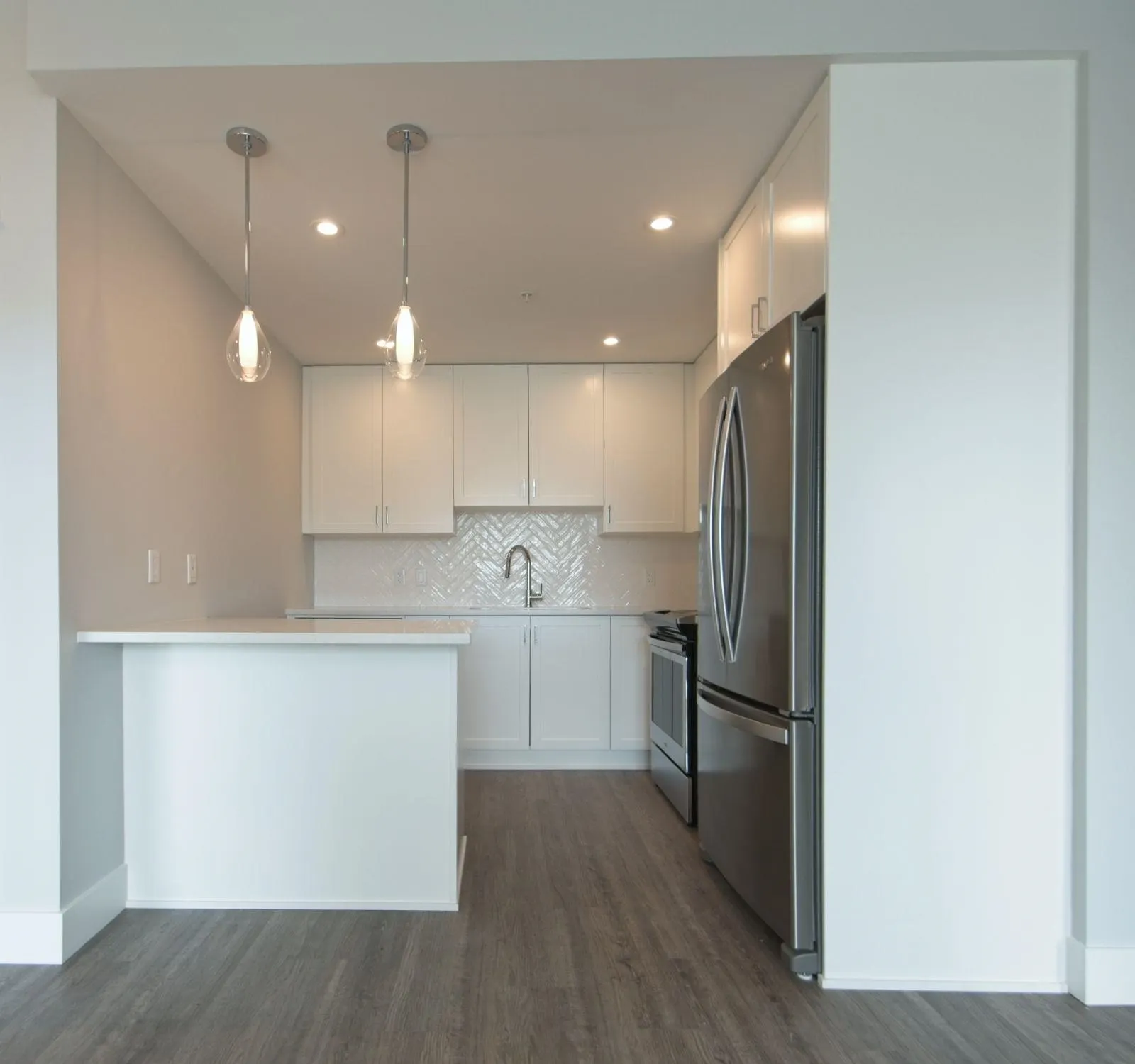 4607 2180 Kelly Avenue