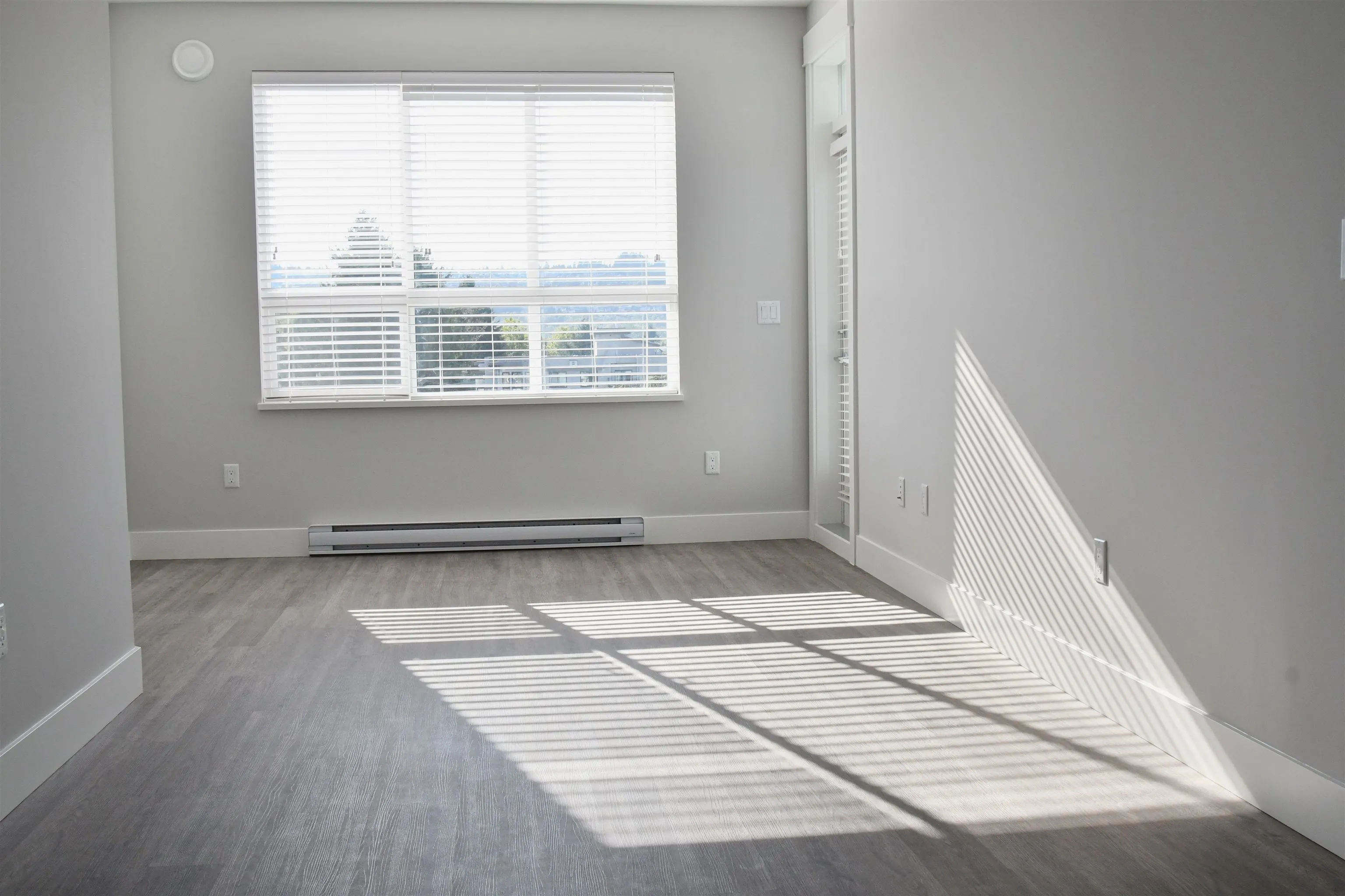 4607 2180 Kelly Avenue