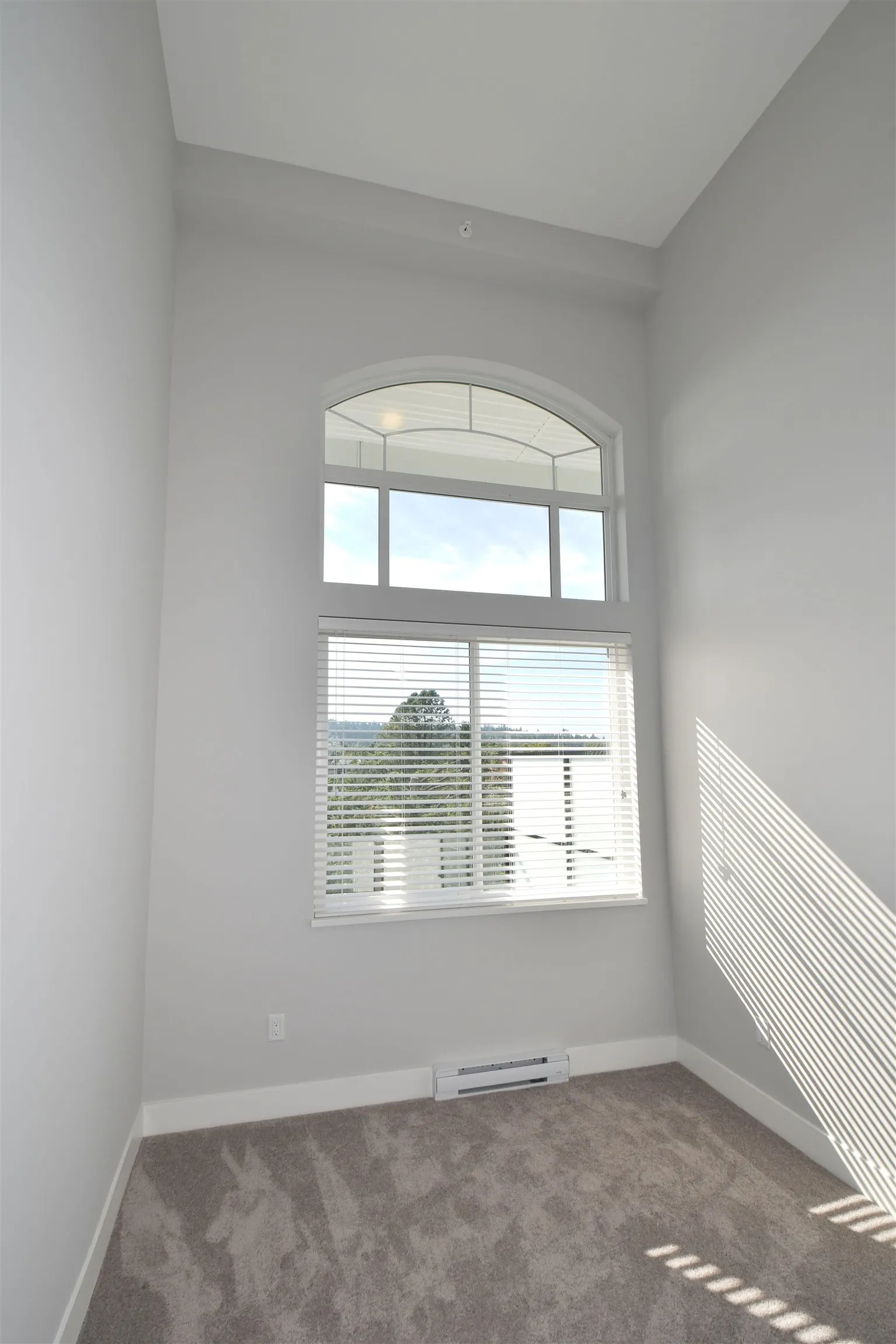 4607 2180 Kelly Avenue