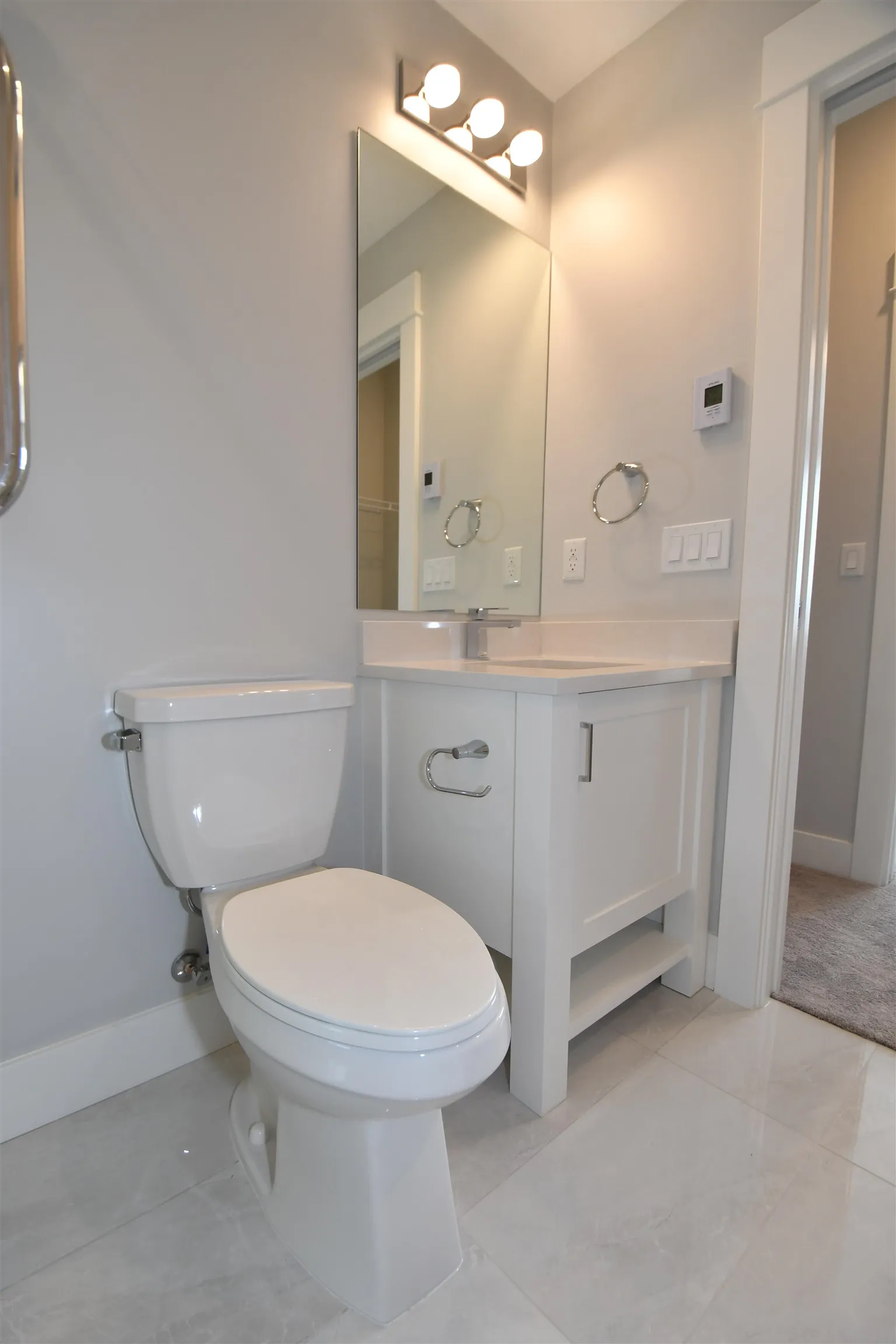 4607 2180 Kelly Avenue