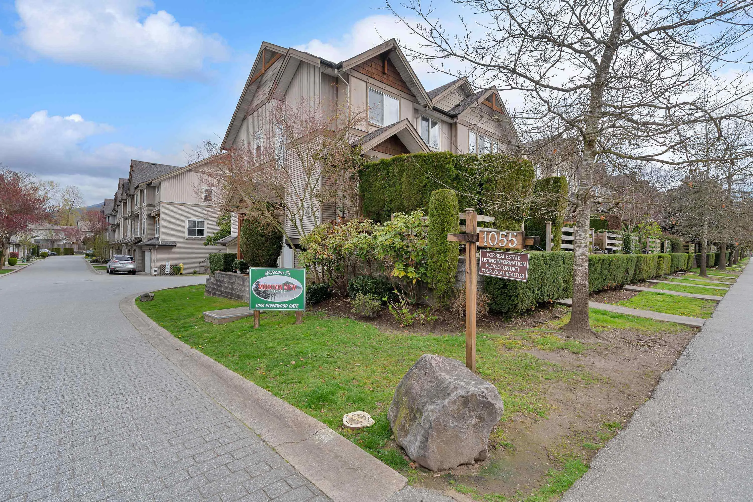 12 1055 Riverwood Gate