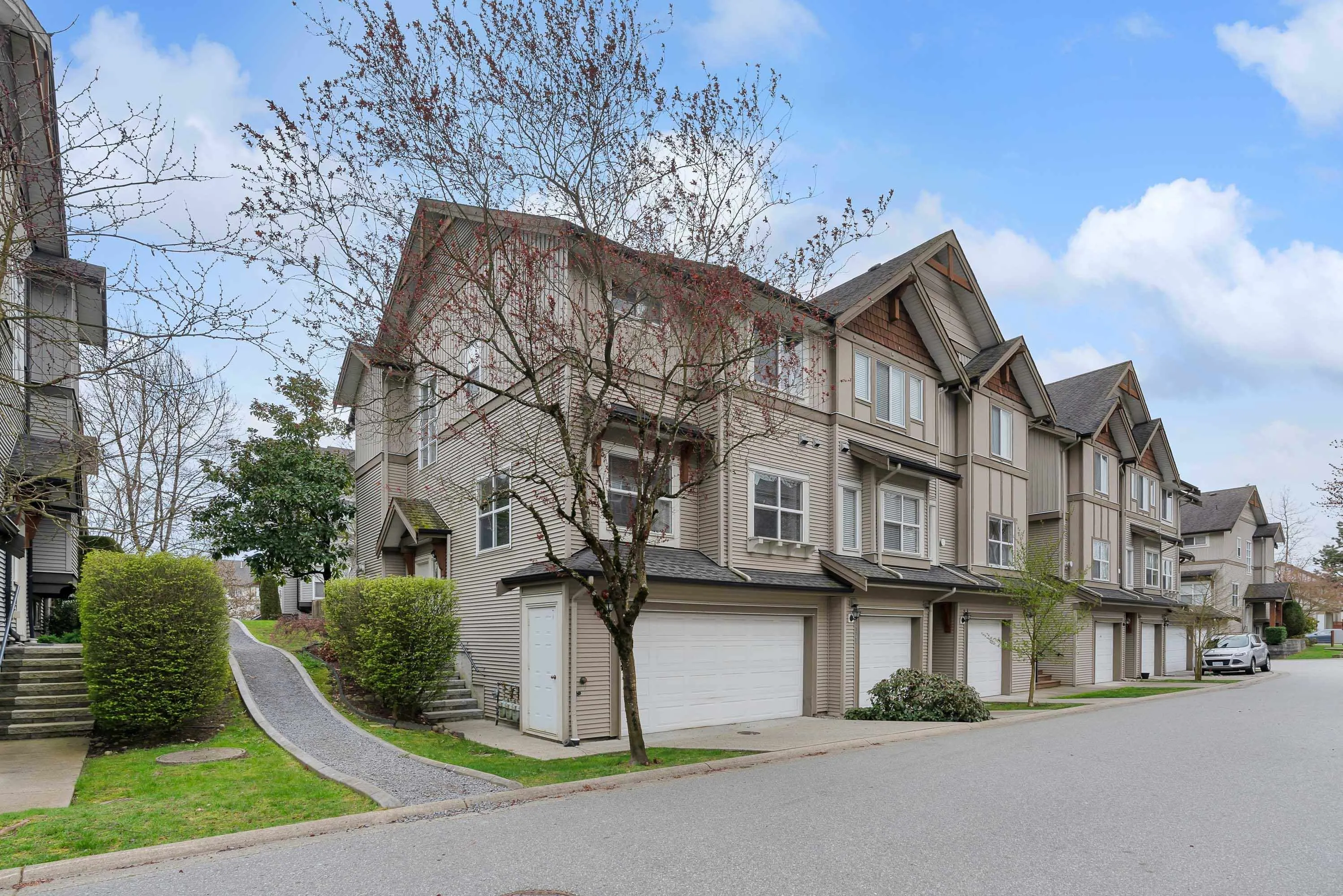 12 1055 Riverwood Gate