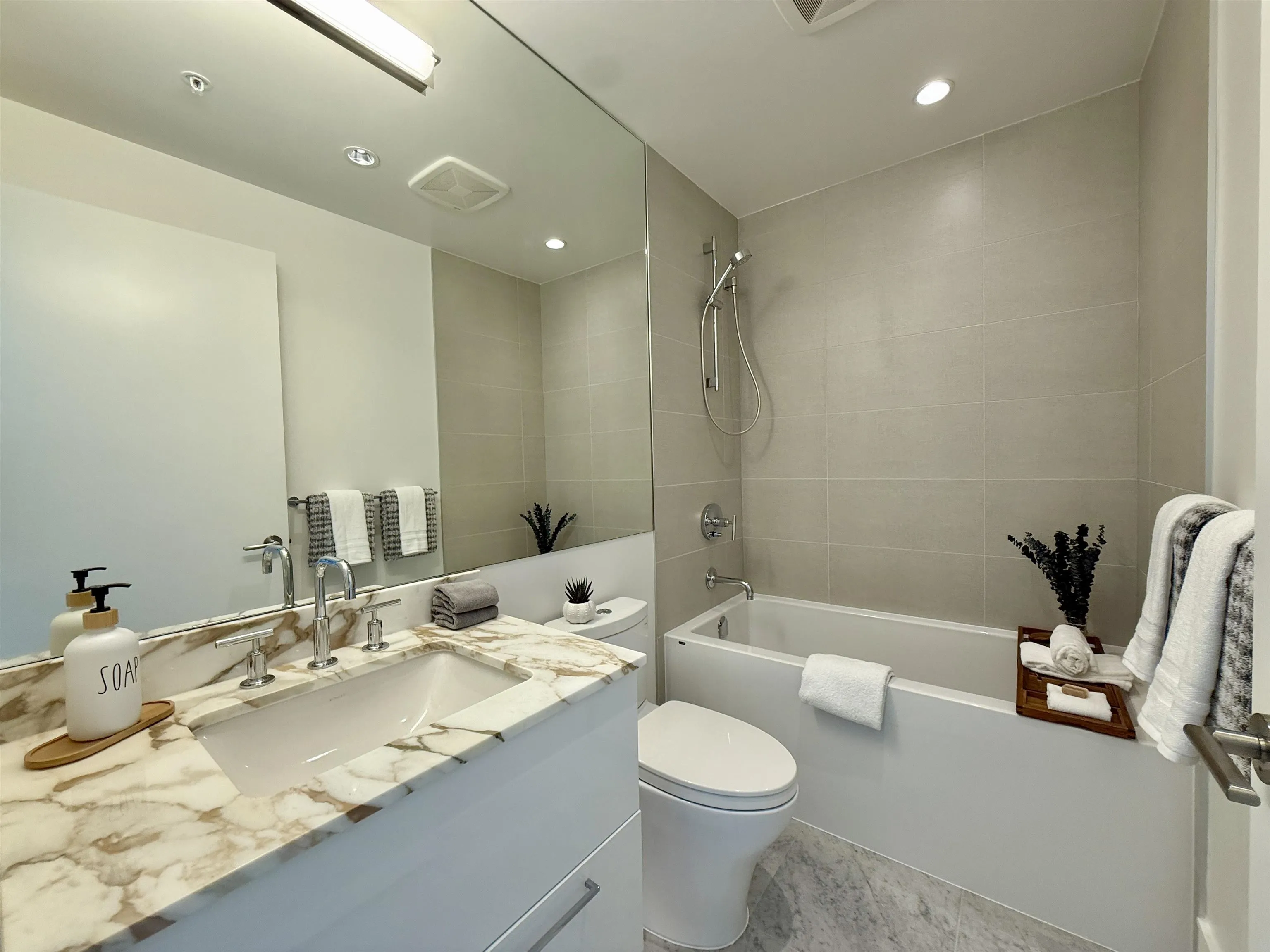1804 1501 Foster Street