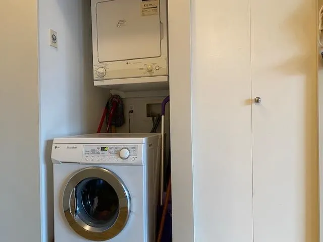 204 1050 Smithe Street