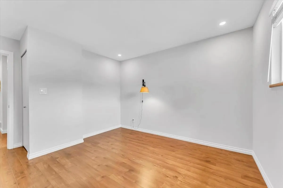 2942 E Georgia Street
