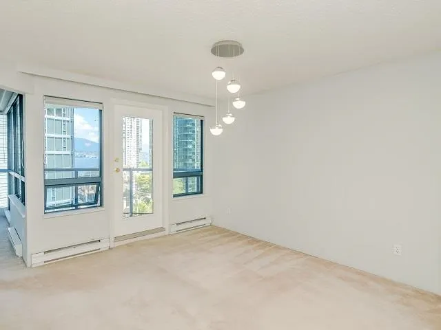 303 1415 W Georgia Street