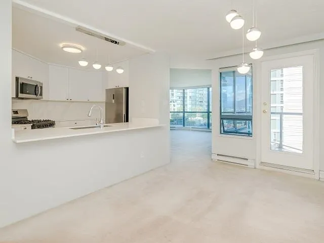303 1415 W Georgia Street
