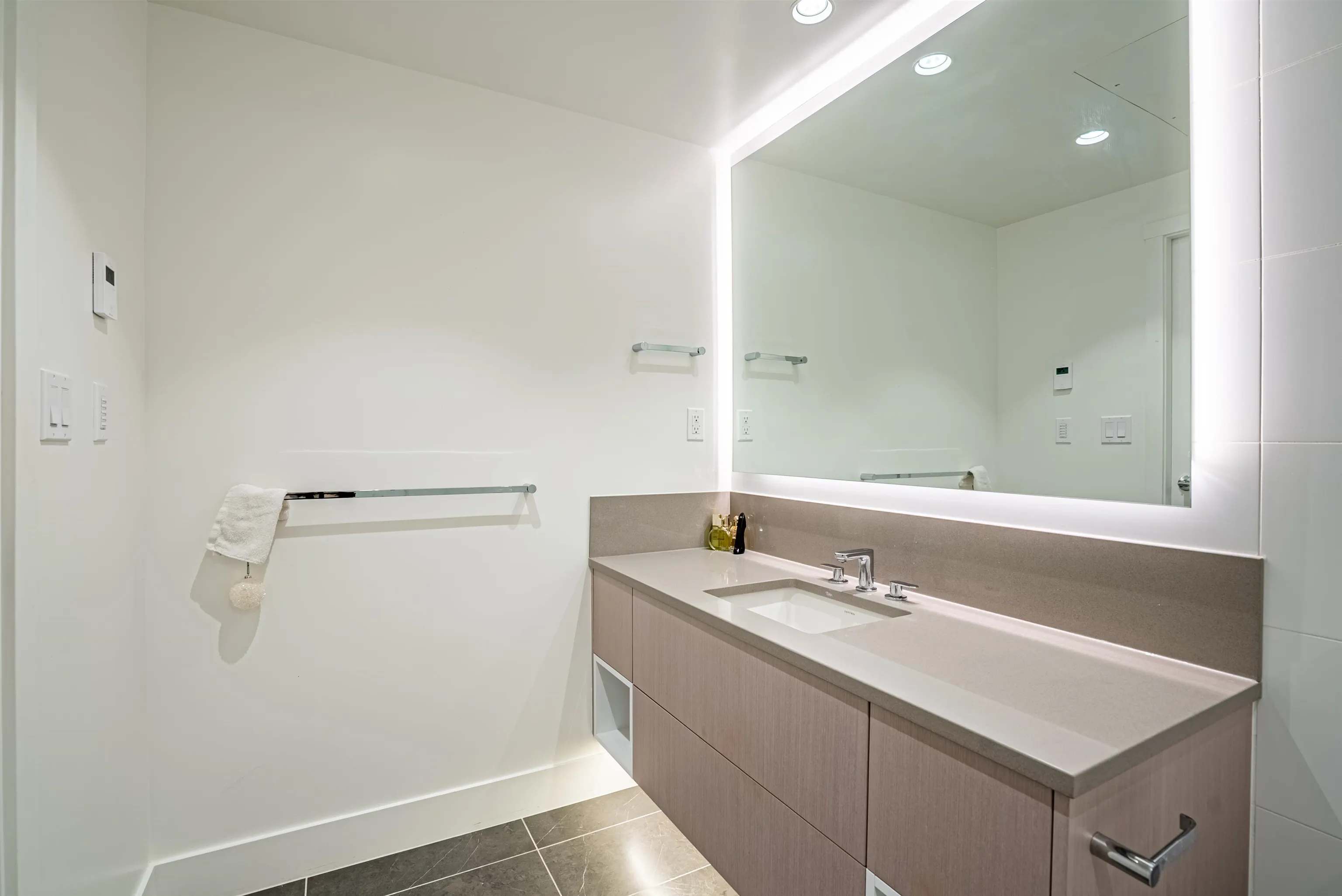 1601 1632 Lions Gate Lane
