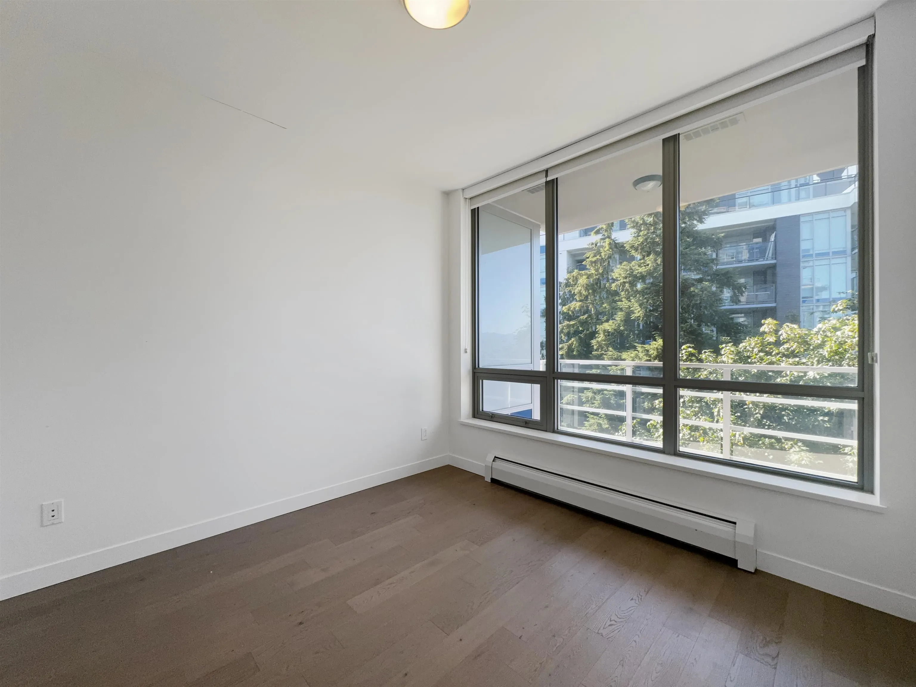 9xx 9060 University Crescent