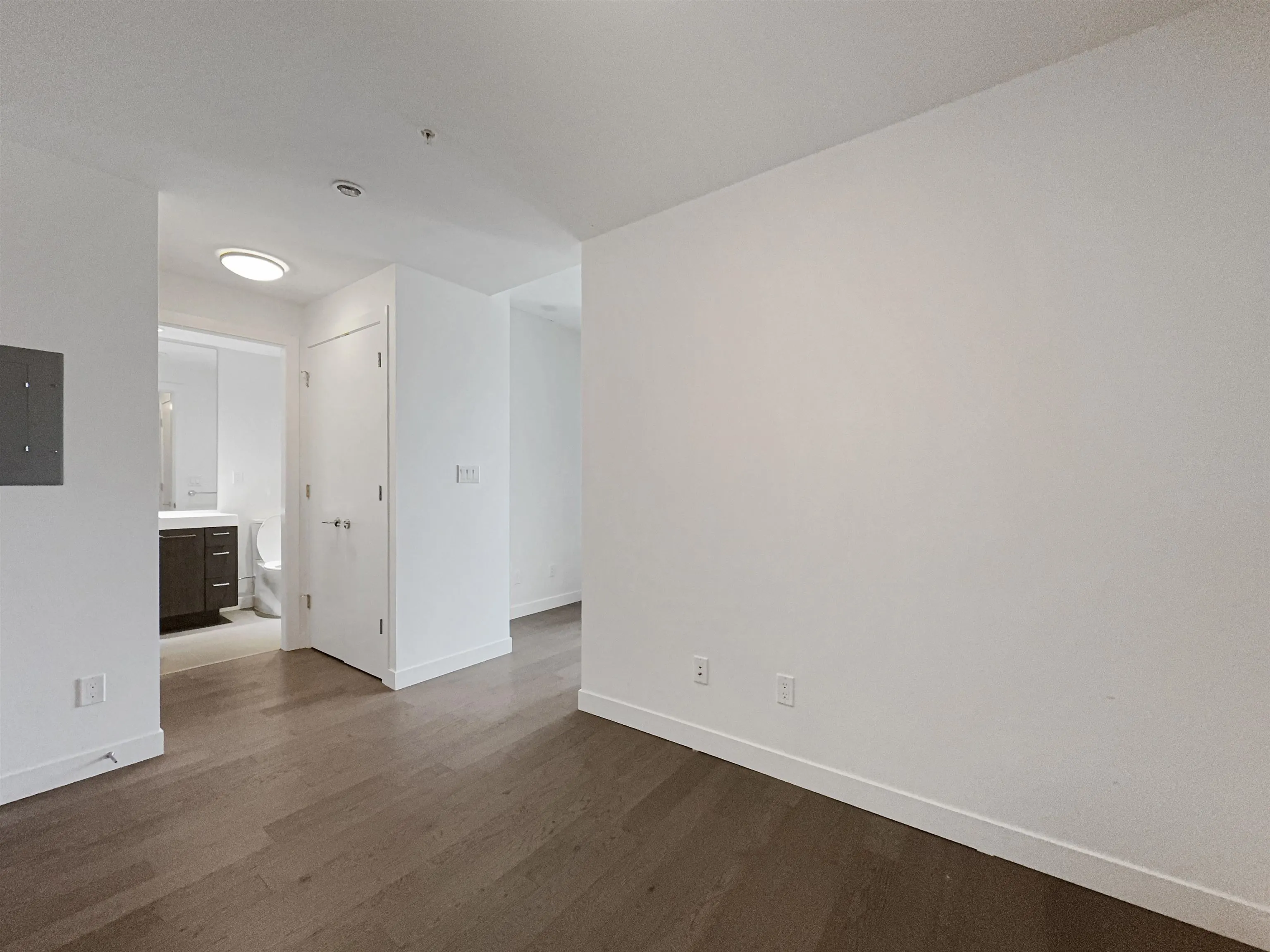 9xx 9060 University Crescent