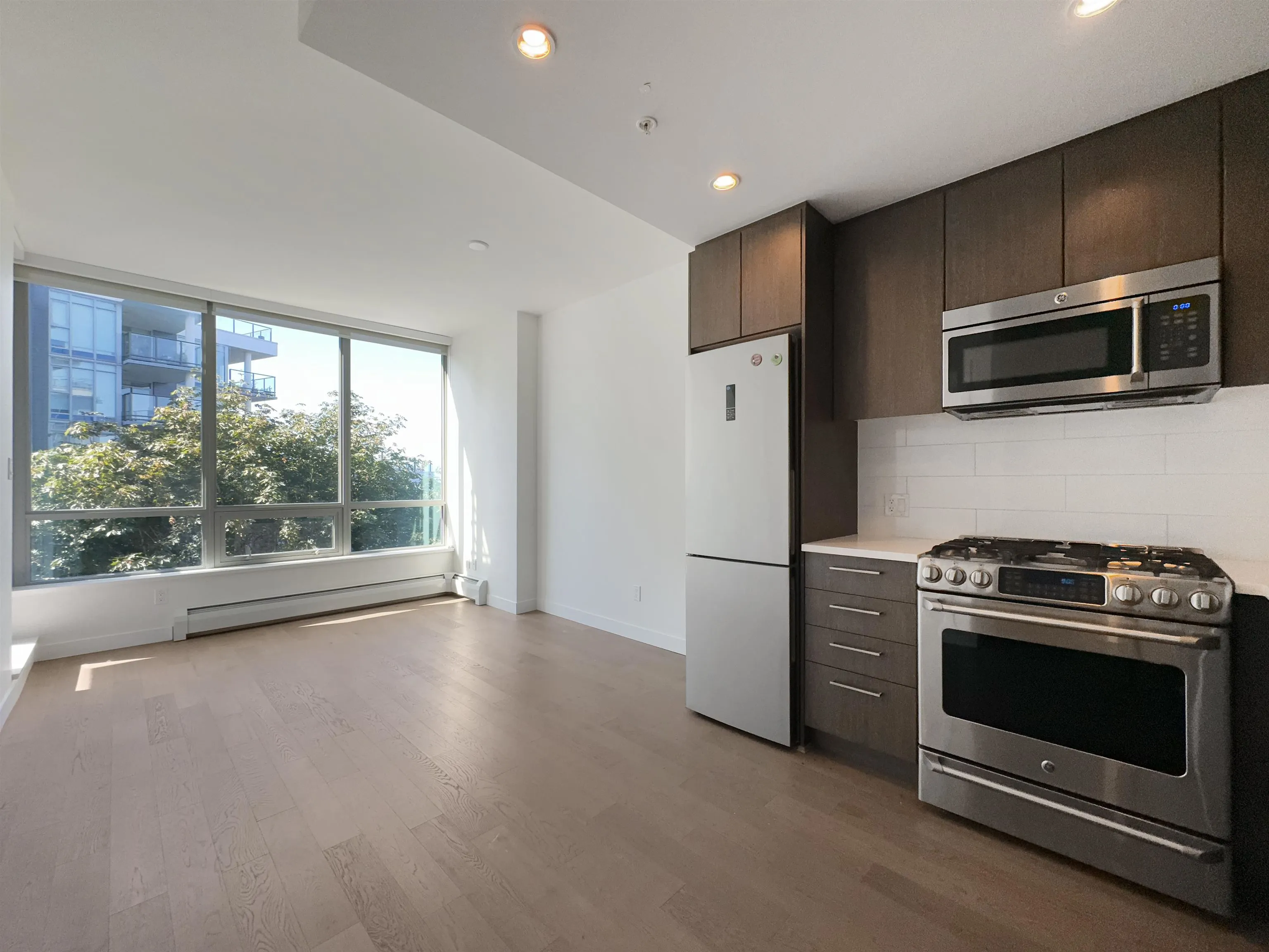 9xx 9060 University Crescent