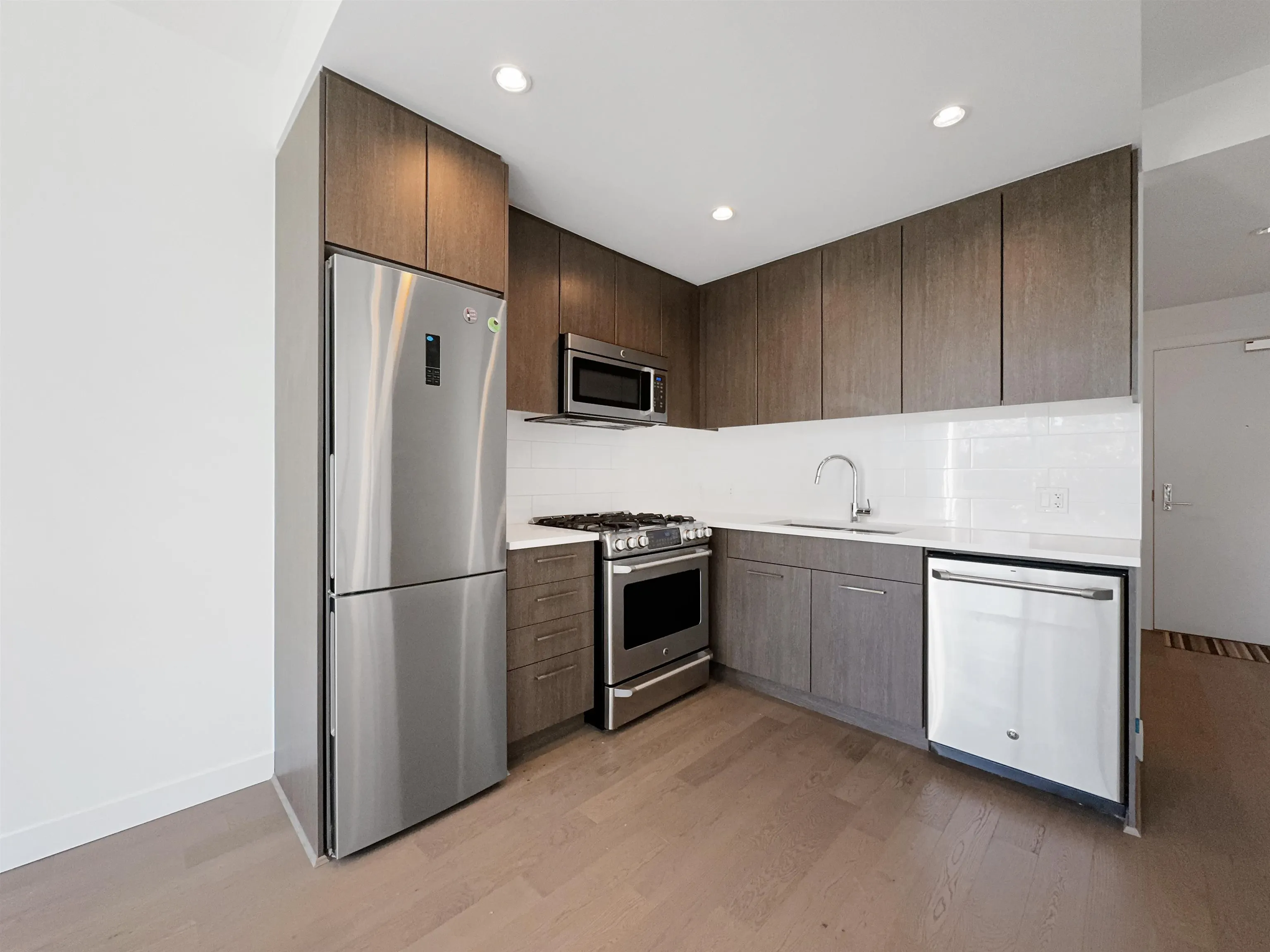 9xx 9060 University Crescent