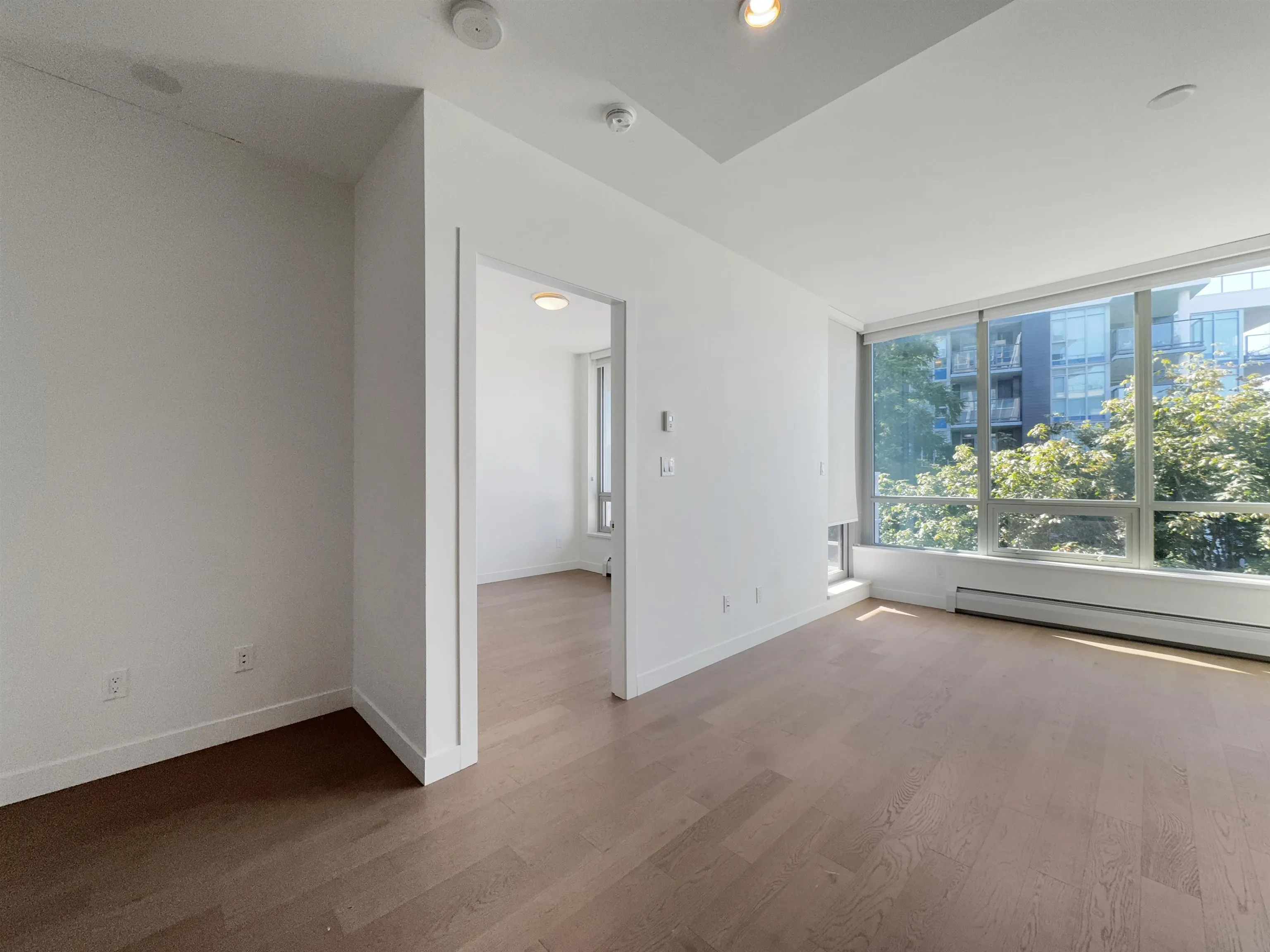 9xx 9060 University Crescent