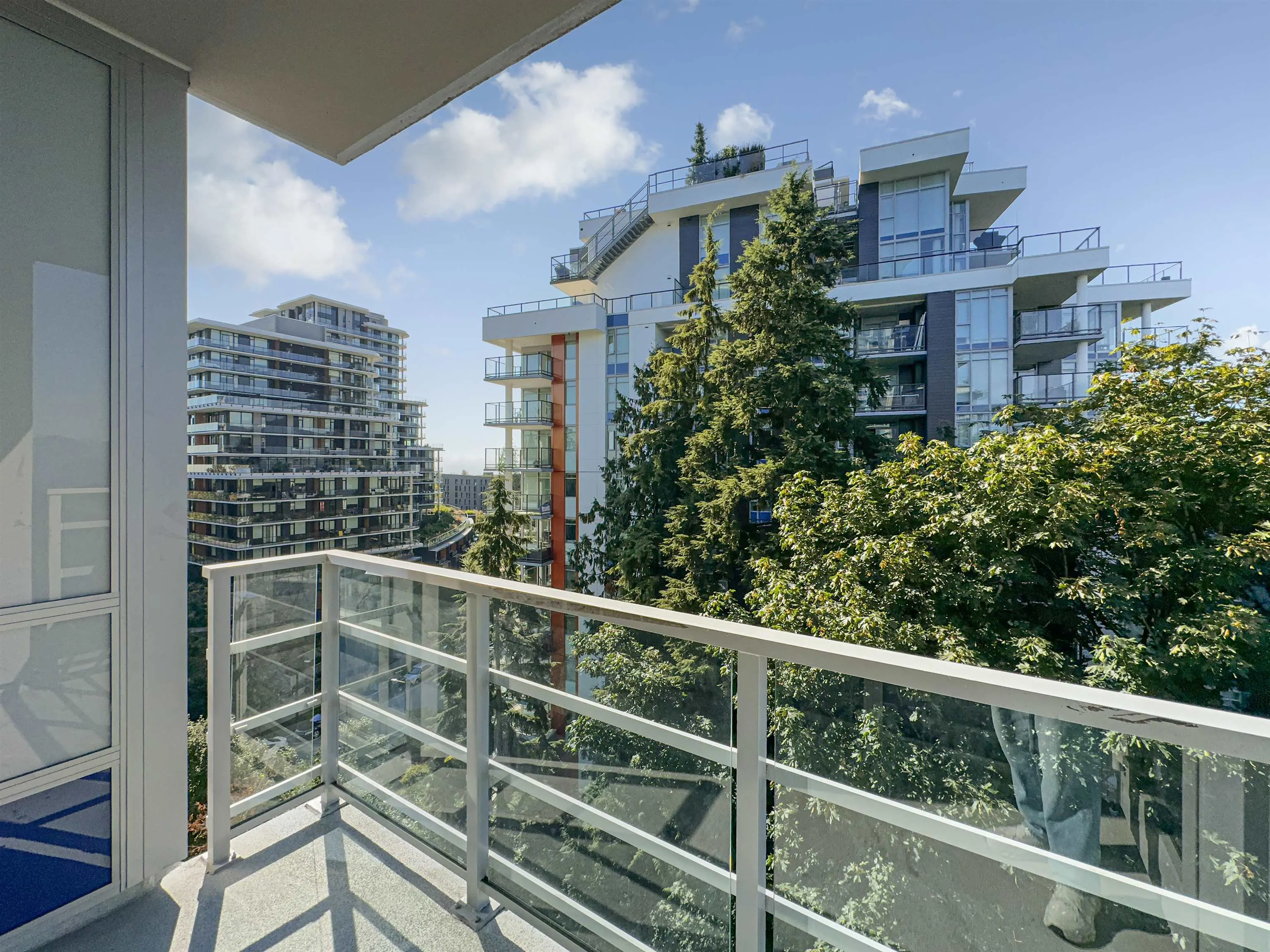 9xx 9060 University Crescent
