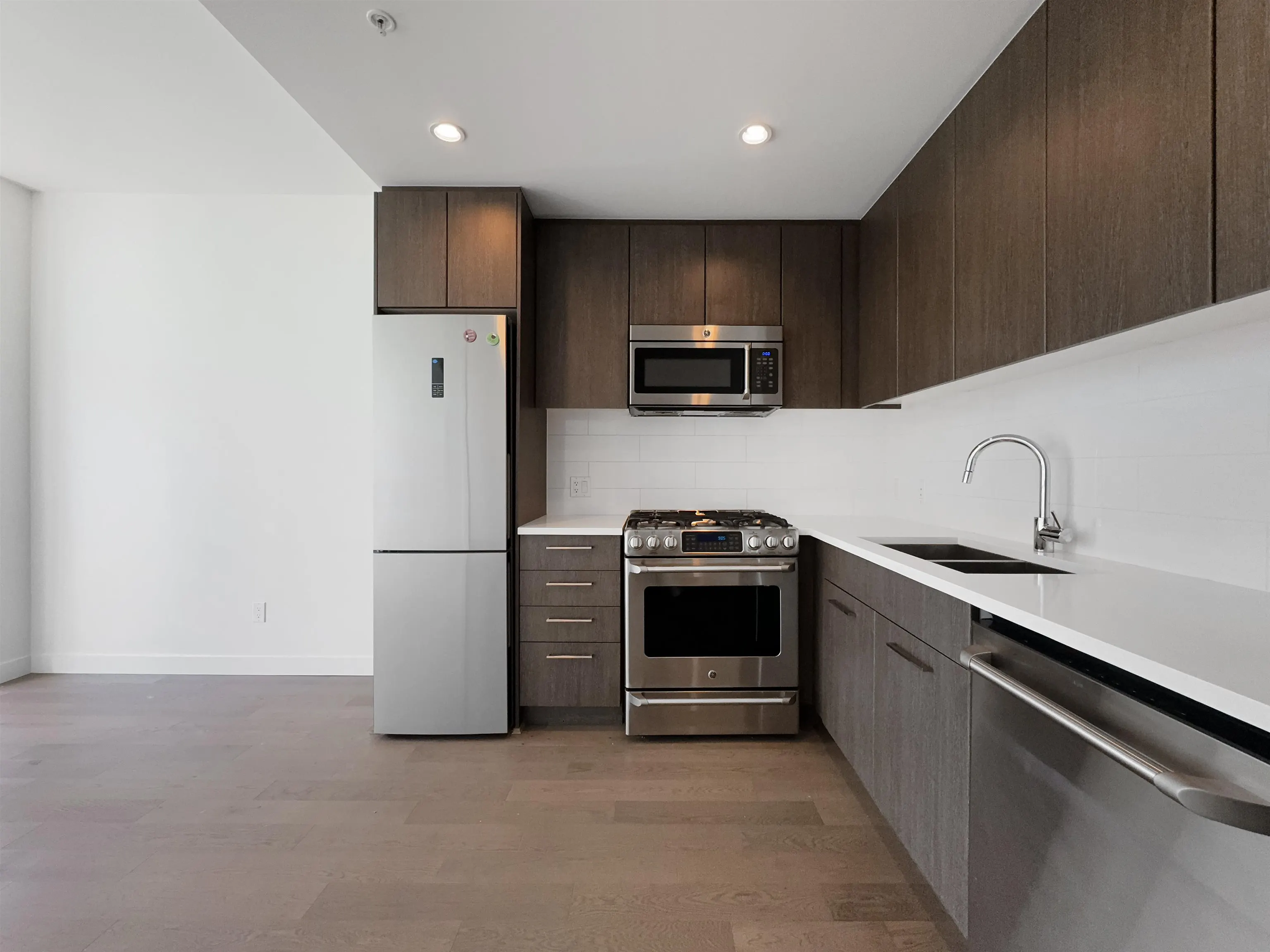 9xx 9060 University Crescent