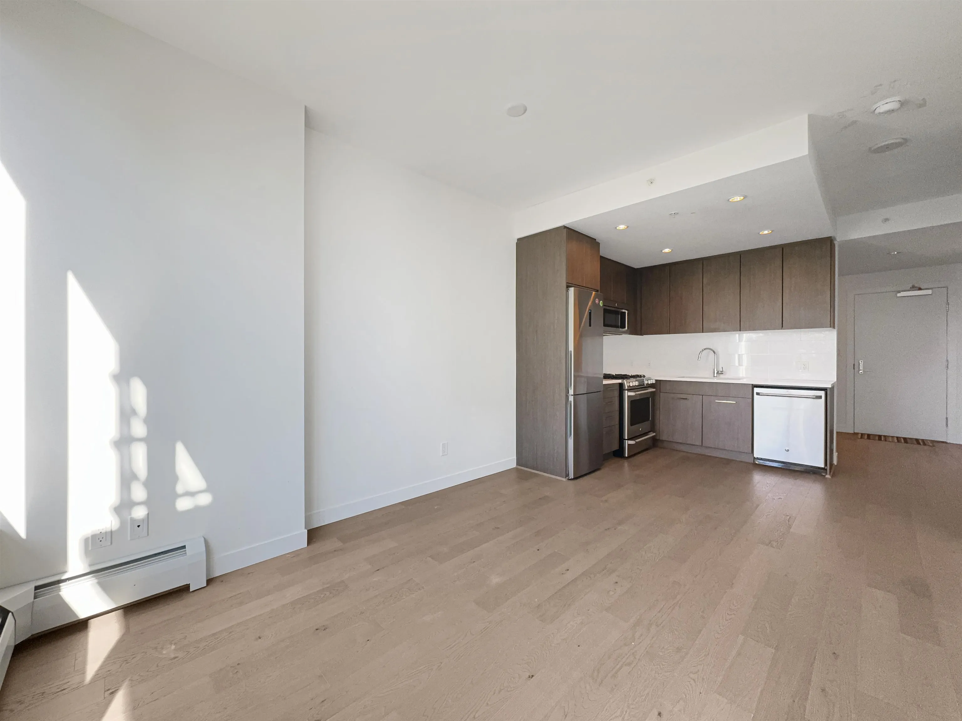 9xx 9060 University Crescent