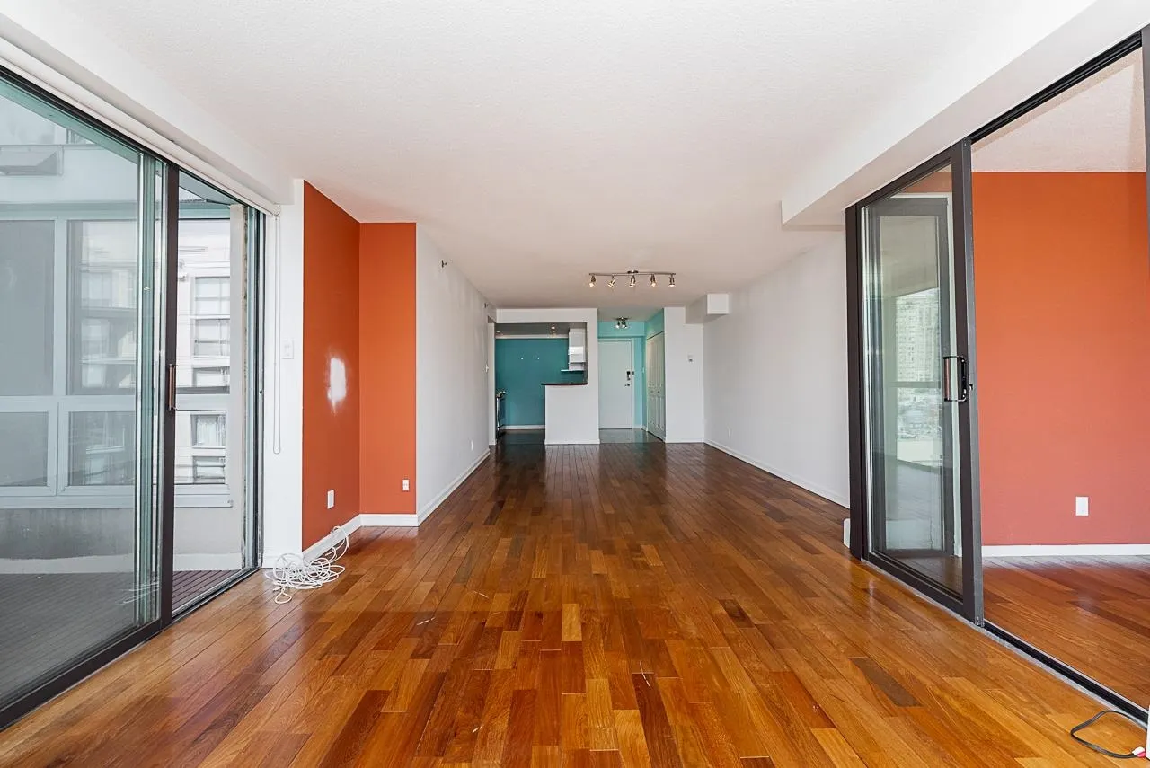 1304 283 Davie Street