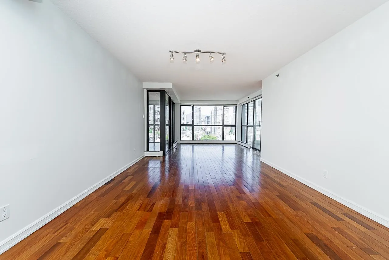 1304 283 Davie Street