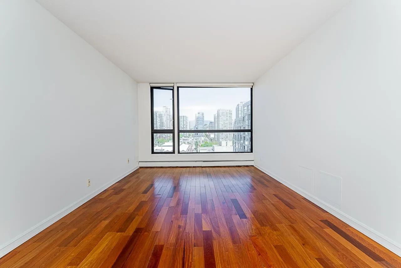 1304 283 Davie Street