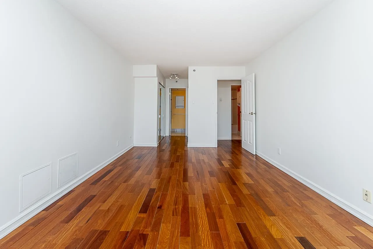 1304 283 Davie Street