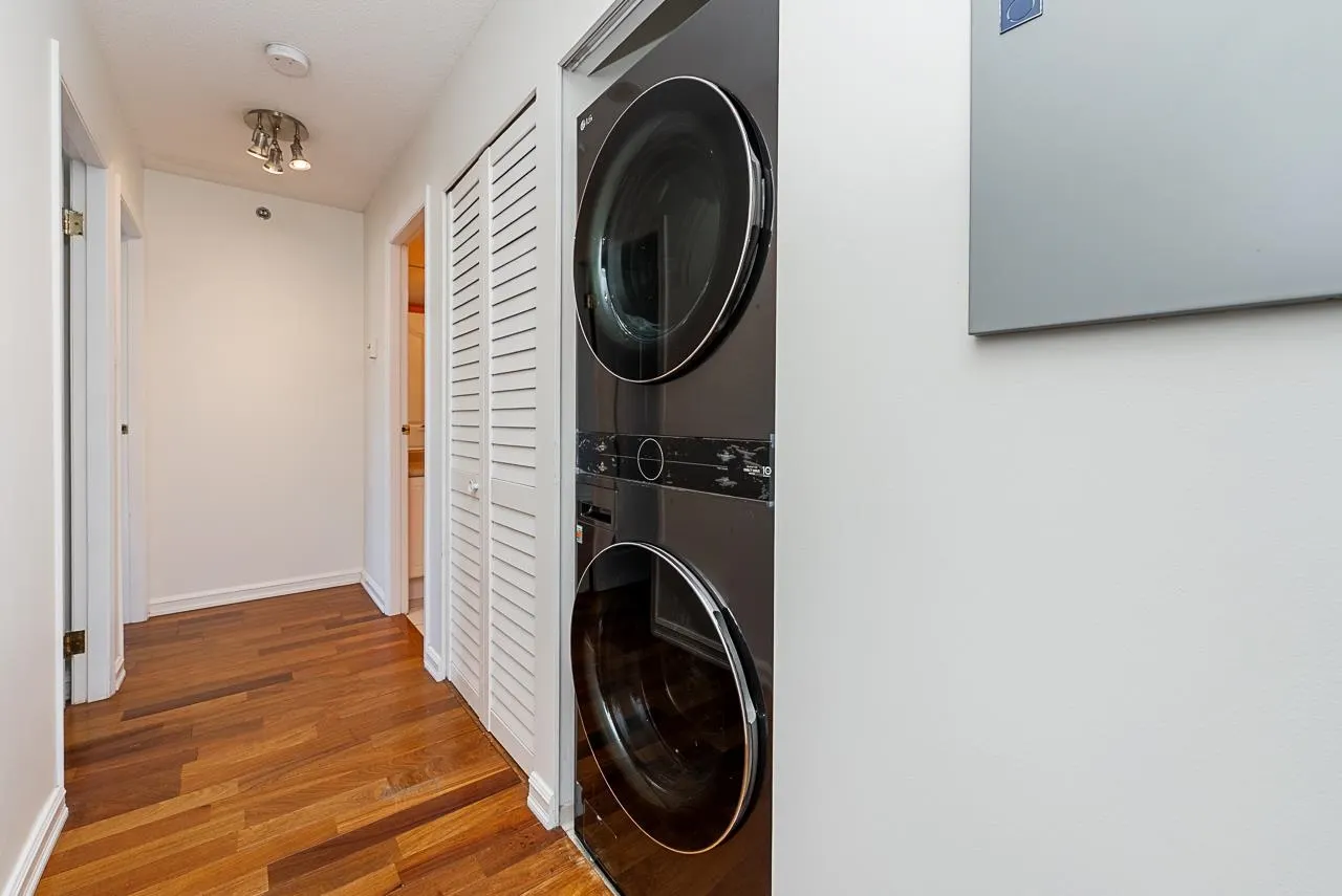 1304 283 Davie Street