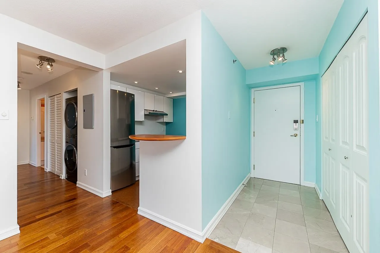 1304 283 Davie Street