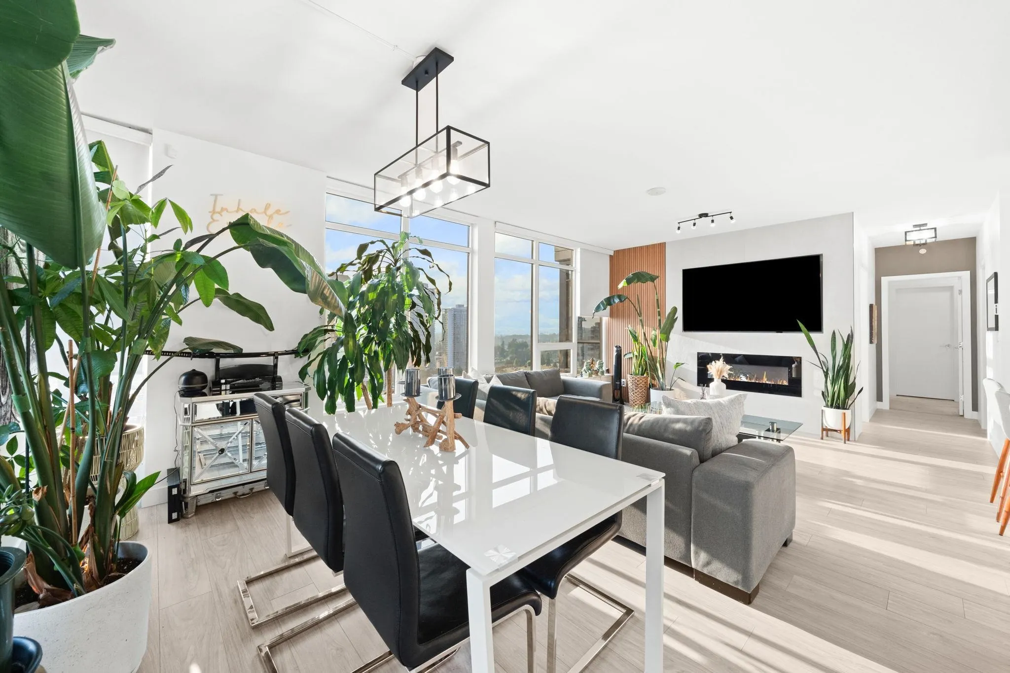 2604 2077 Rosser Avenue