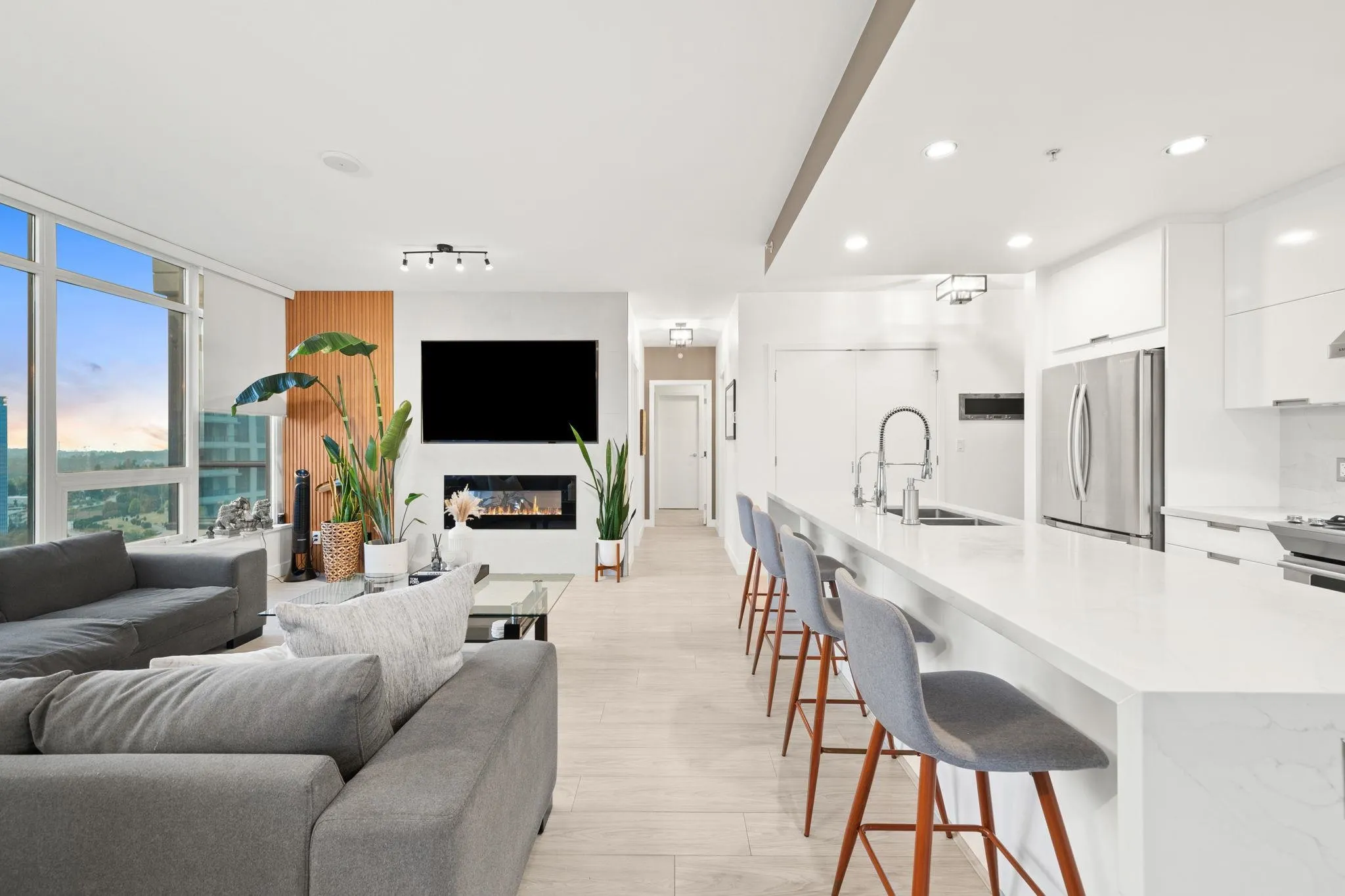 2604 2077 Rosser Avenue